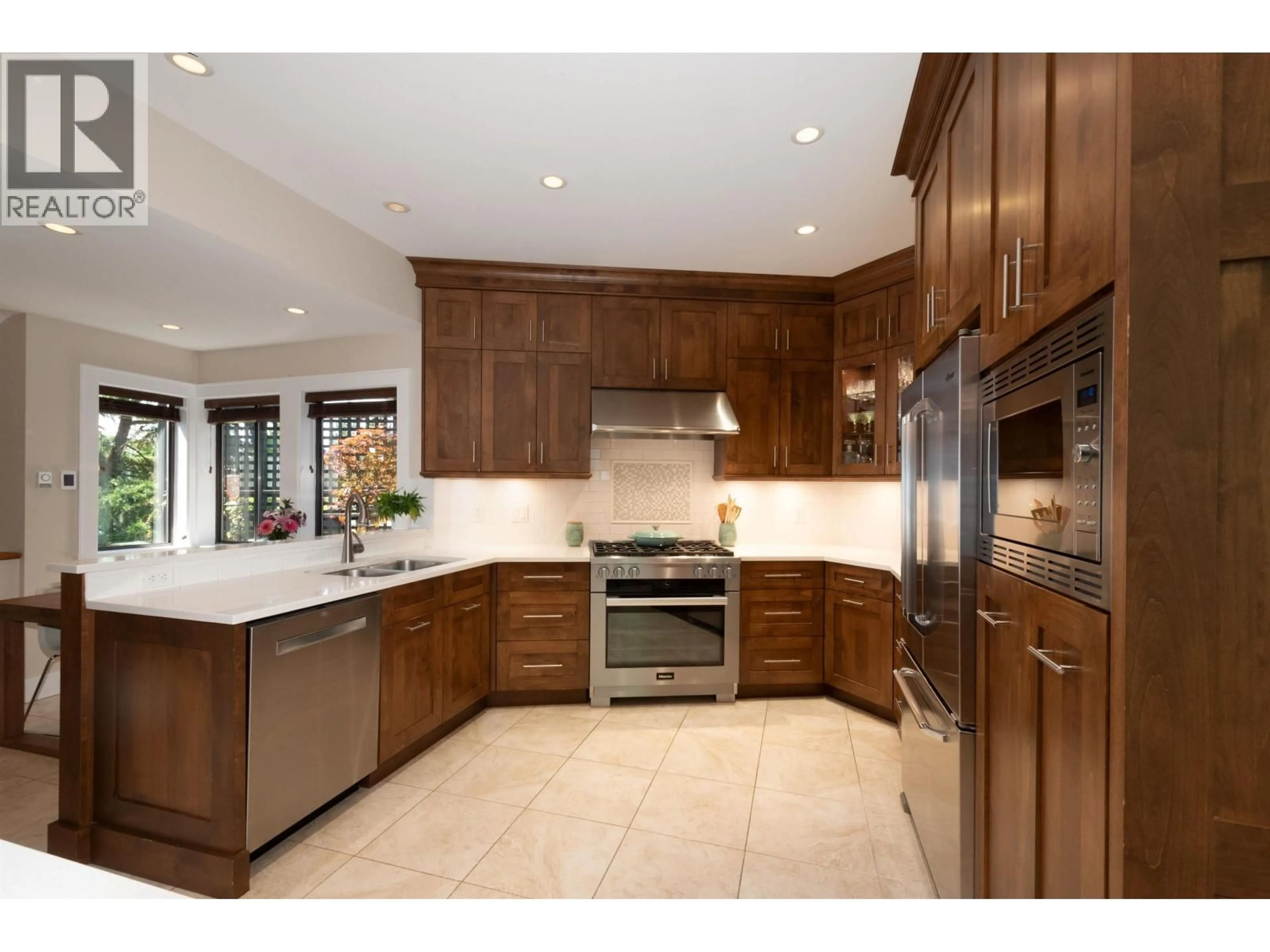 Contemporary kitchen, ceramic/tile floor for 2643 PANORAMA DRIVE, North Vancouver British Columbia V7G1V7