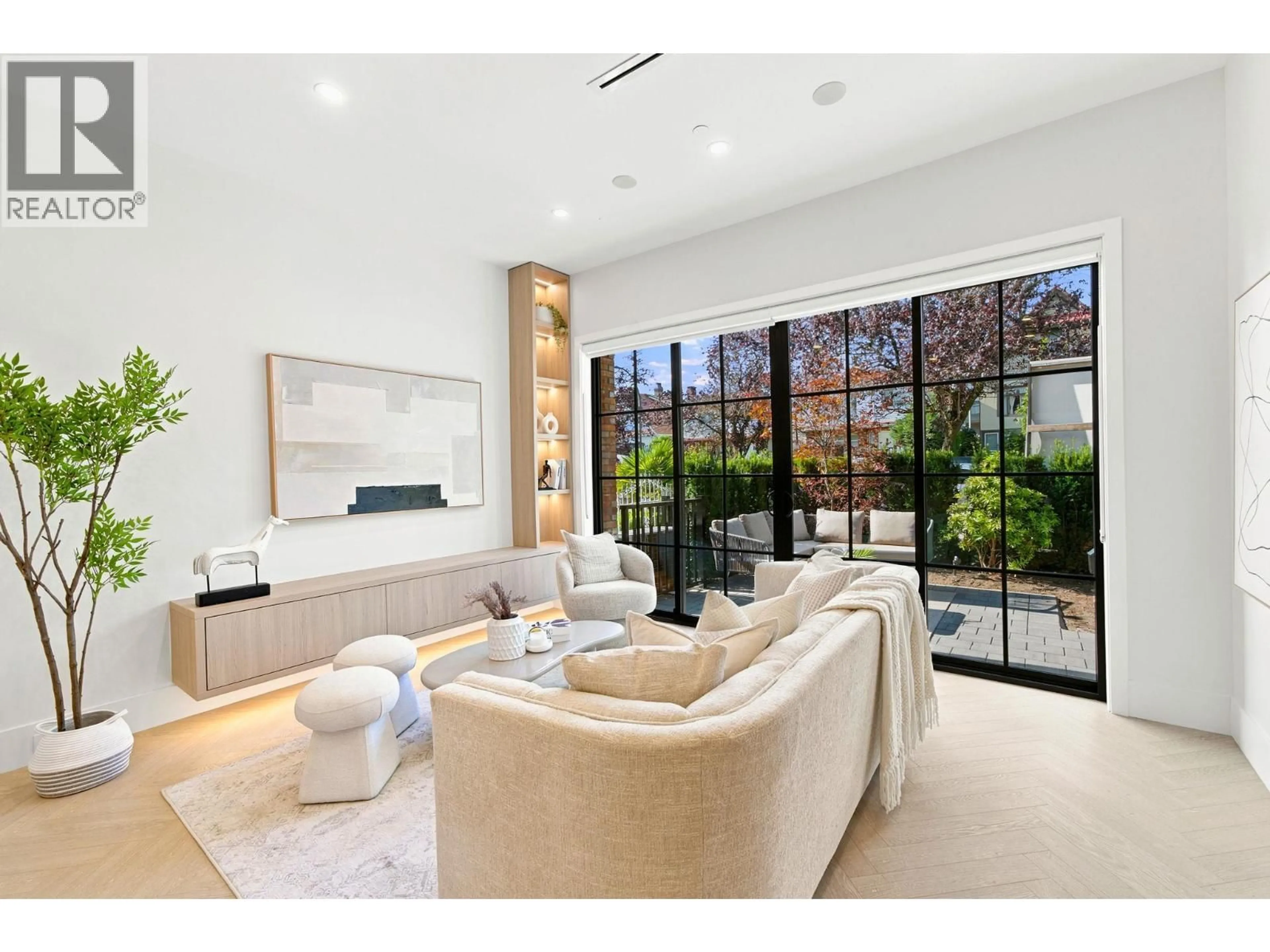 Living room with furniture, unknown for 2 - 646 E 23RD AVENUE, Vancouver British Columbia V5V1X8
