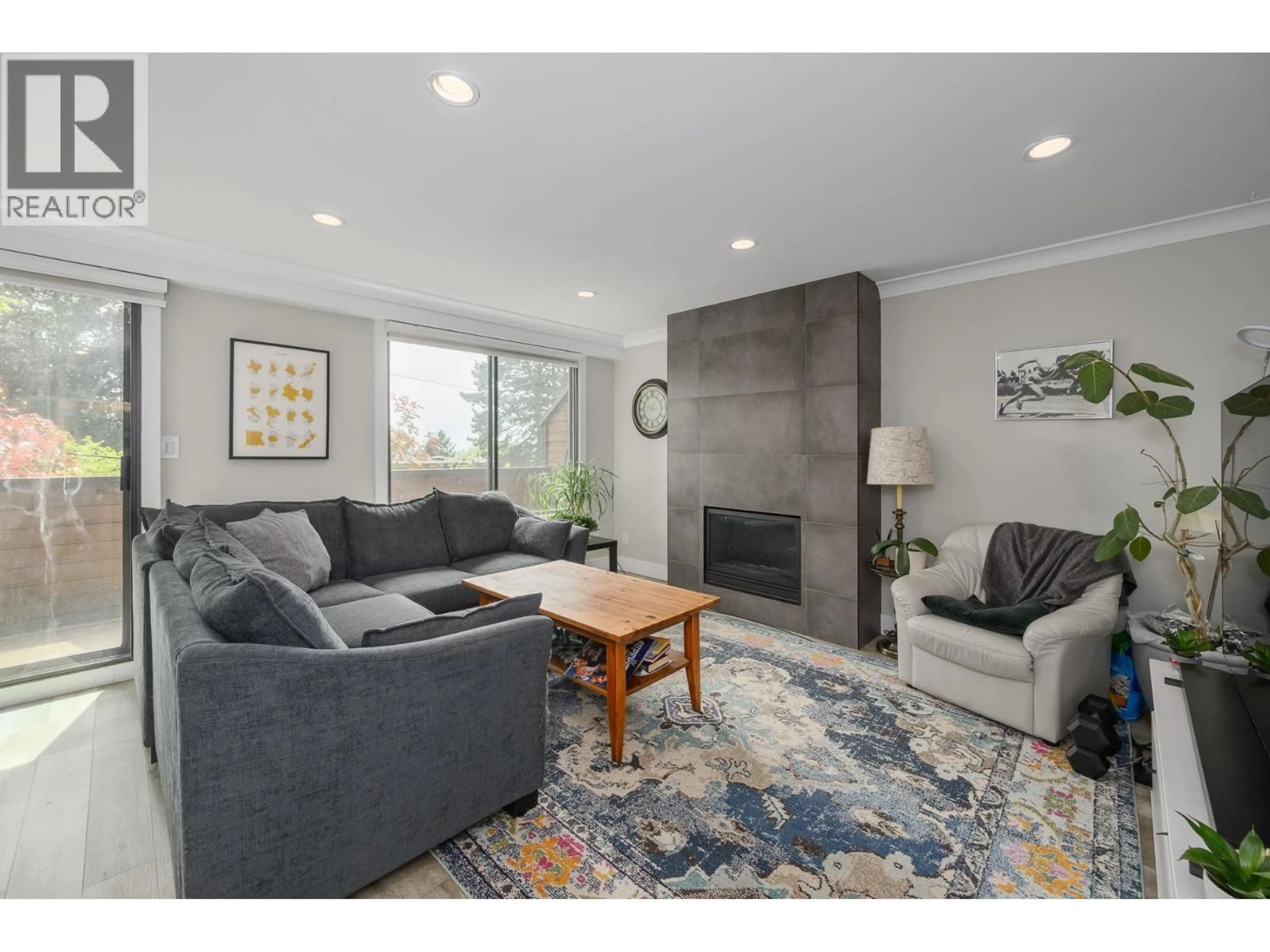 Living room with furniture, unknown for 3201 LONSDALE AVENUE, North Vancouver British Columbia V7N4G8