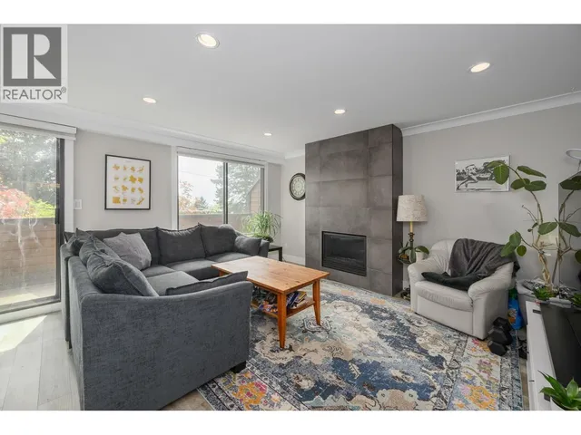 3201 LONSDALE AVENUE, North Vancouver 2