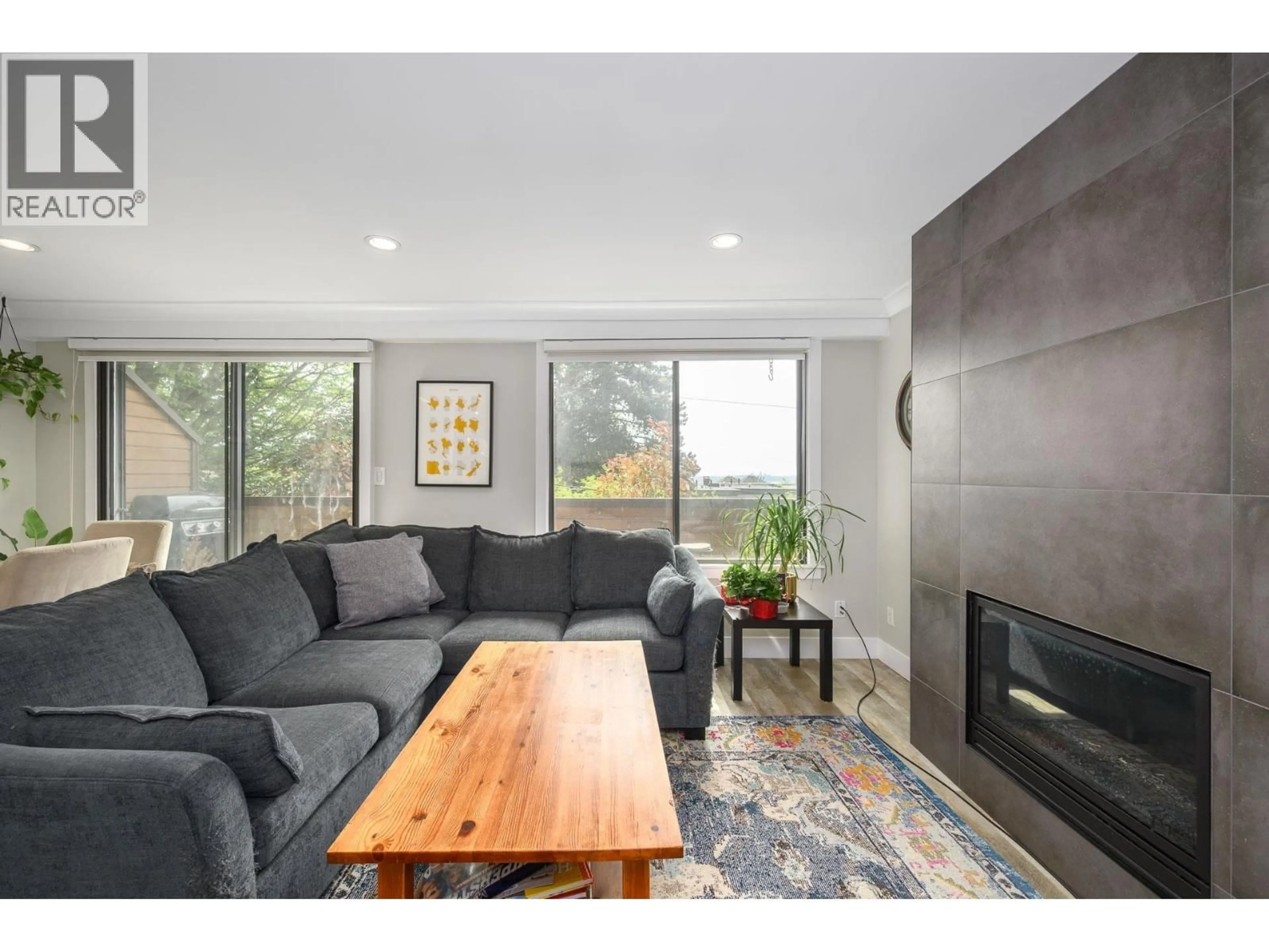 Living room with furniture, unknown for 3201 LONSDALE AVENUE, North Vancouver British Columbia V7N4G8