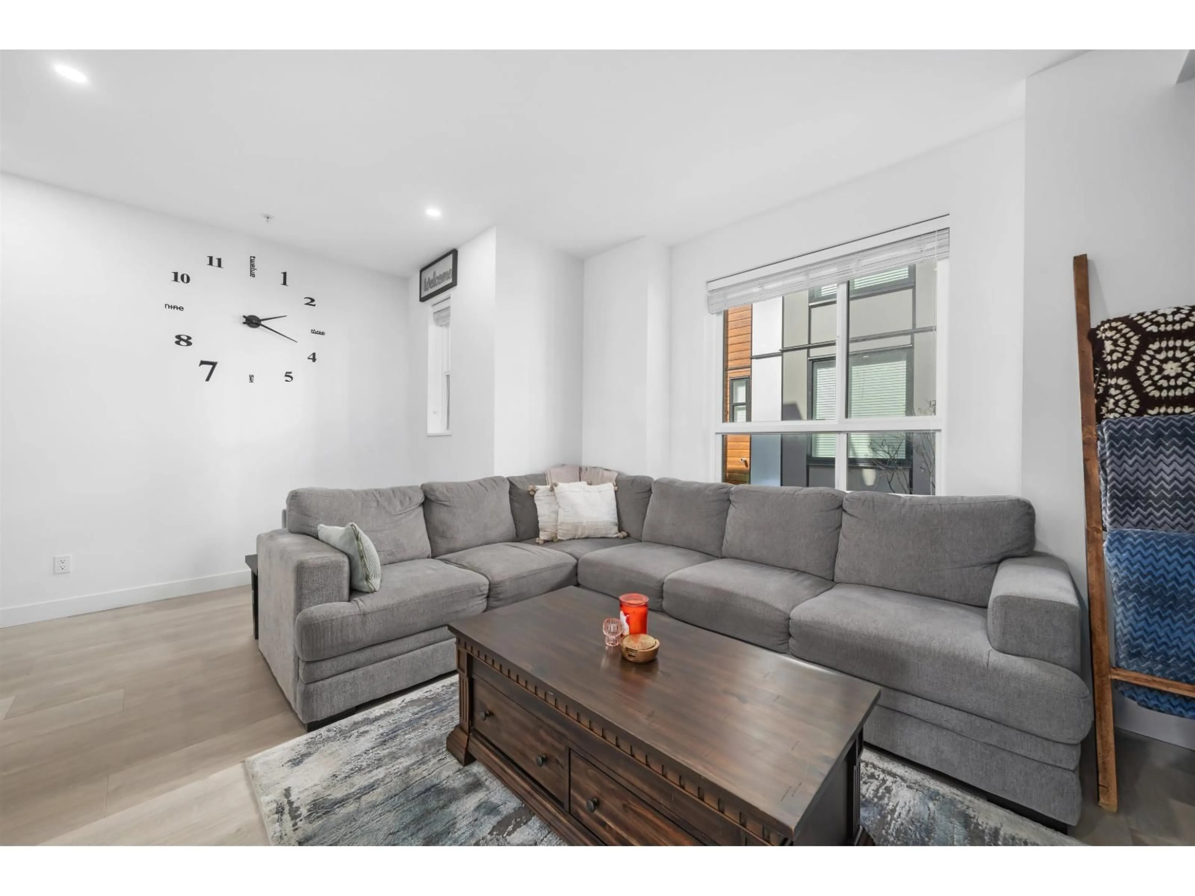 Living room with furniture, unknown for 49 - 19760 55 AVENUE, Langley British Columbia V3A0L1