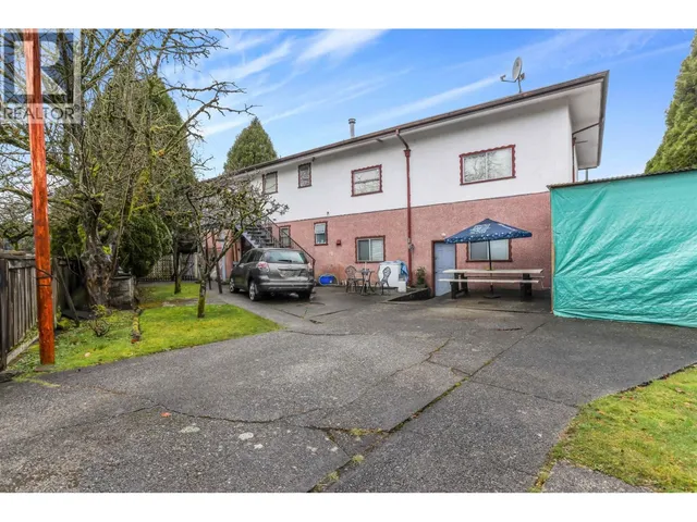 3390 NANAIMO STREET, Vancouver 4