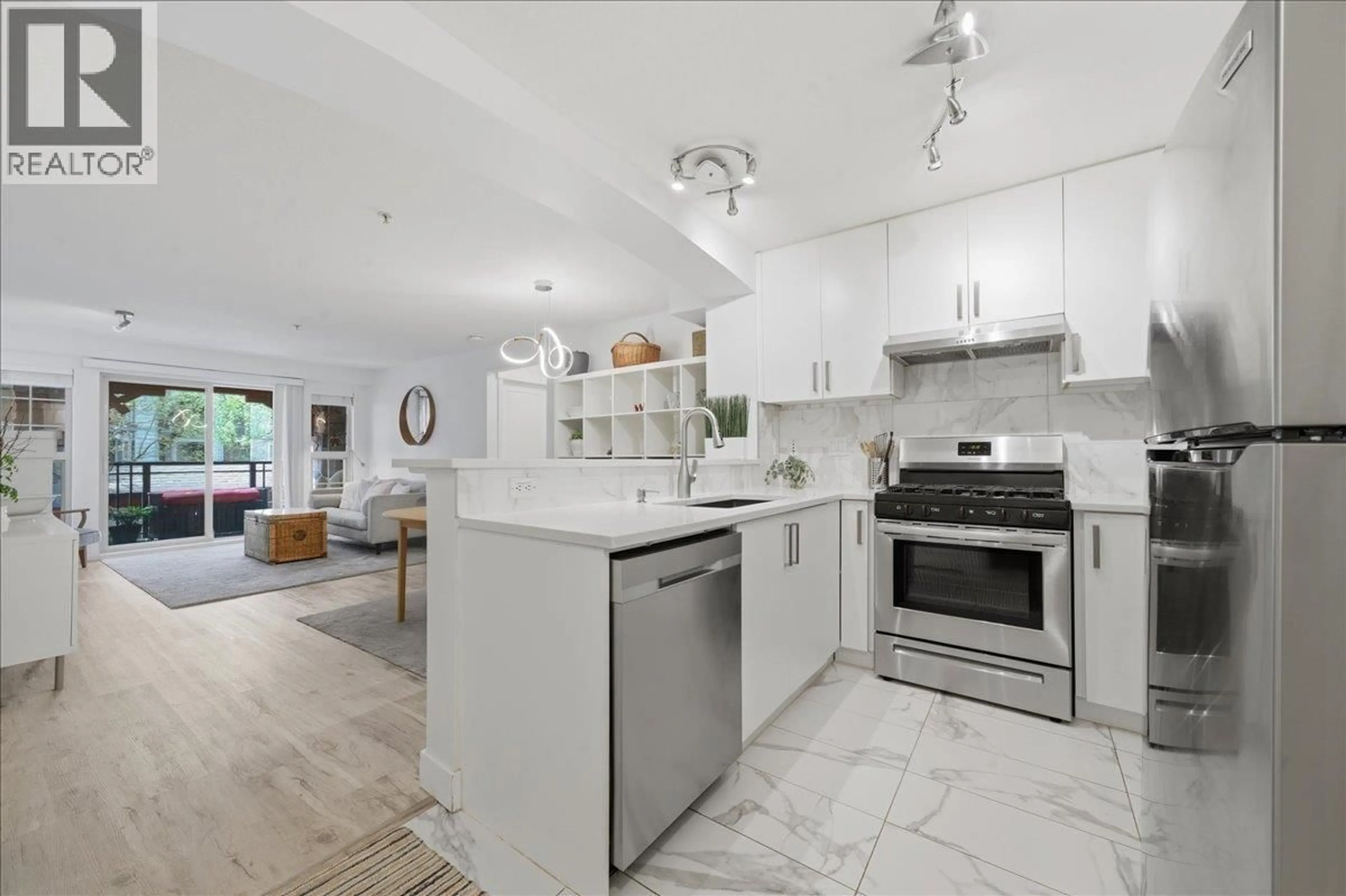 Open concept kitchen, ceramic/tile floor for 310 - 2966 SILVER SPRINGS BOULEVARD, Coquitlam British Columbia V3E3S1