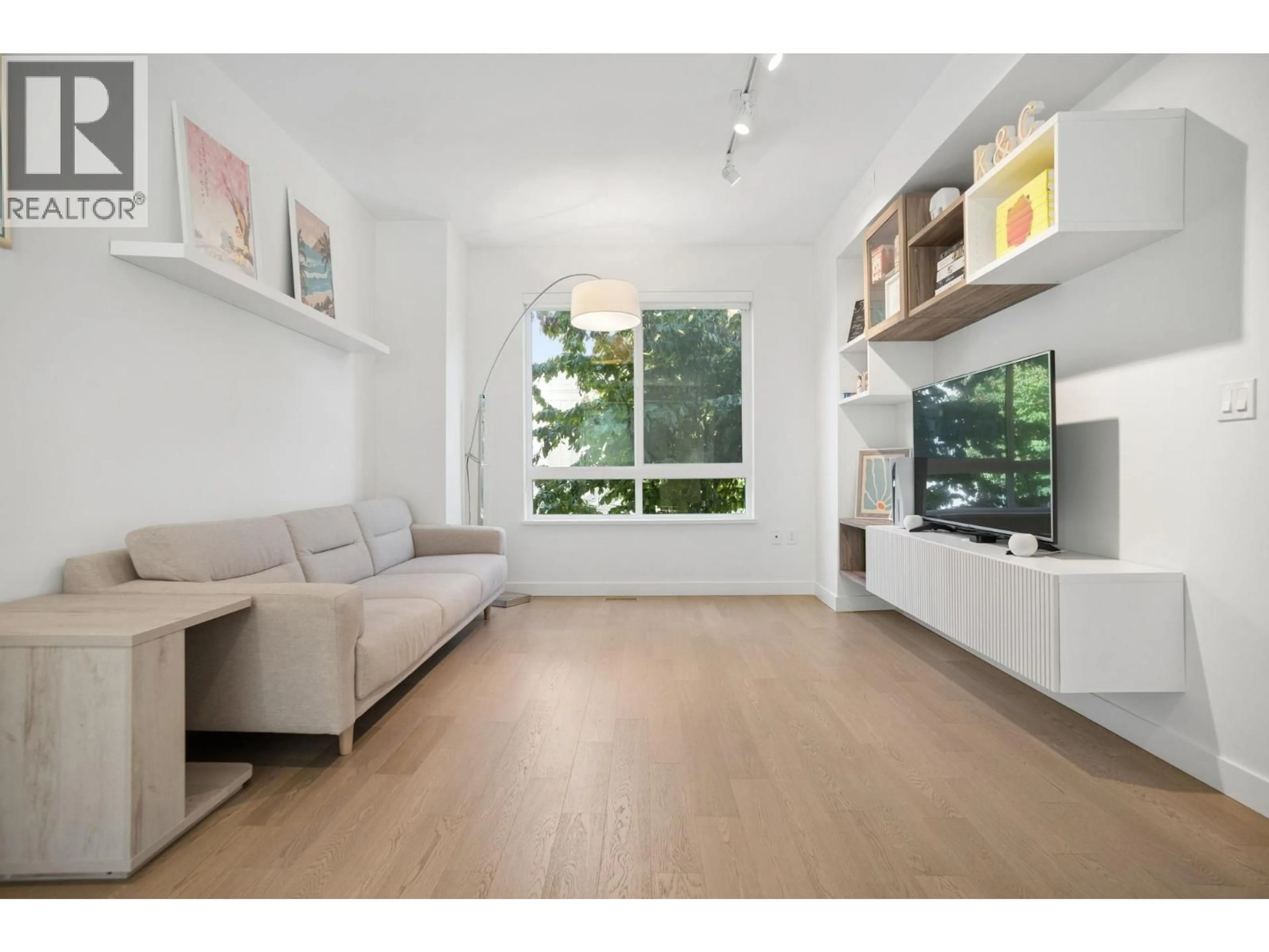 Living room with furniture, wood/laminate floor for 61 - 10199 RIVER DRIVE, Richmond British Columbia V6X1Z2