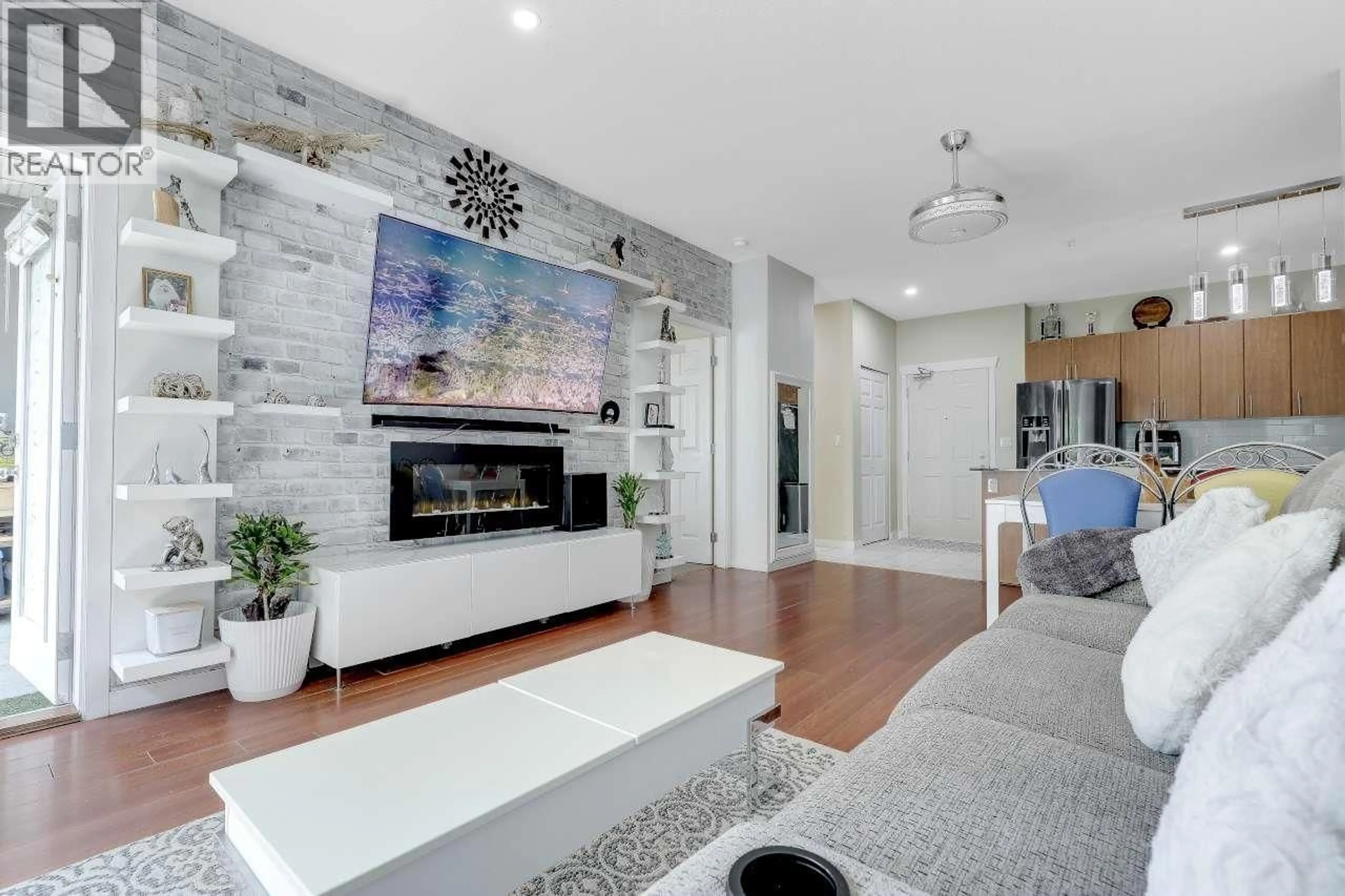 Living room with furniture, unknown for 208 - 2488 KELLY AVENUE, Port Coquitlam British Columbia V3C1Y4