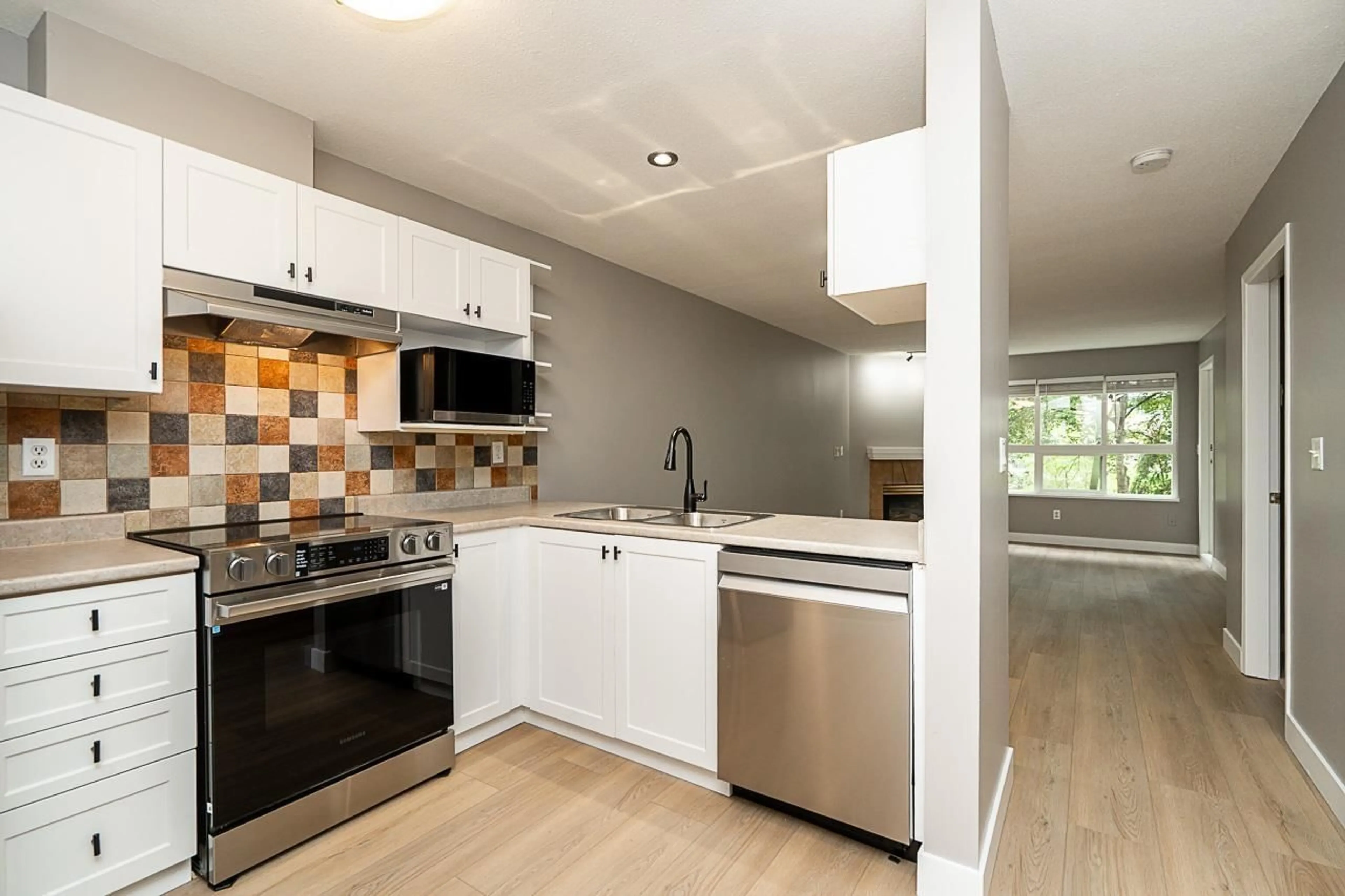 Open concept kitchen, unknown for 211 - 8068 120A STREET, Surrey British Columbia V3W3P3