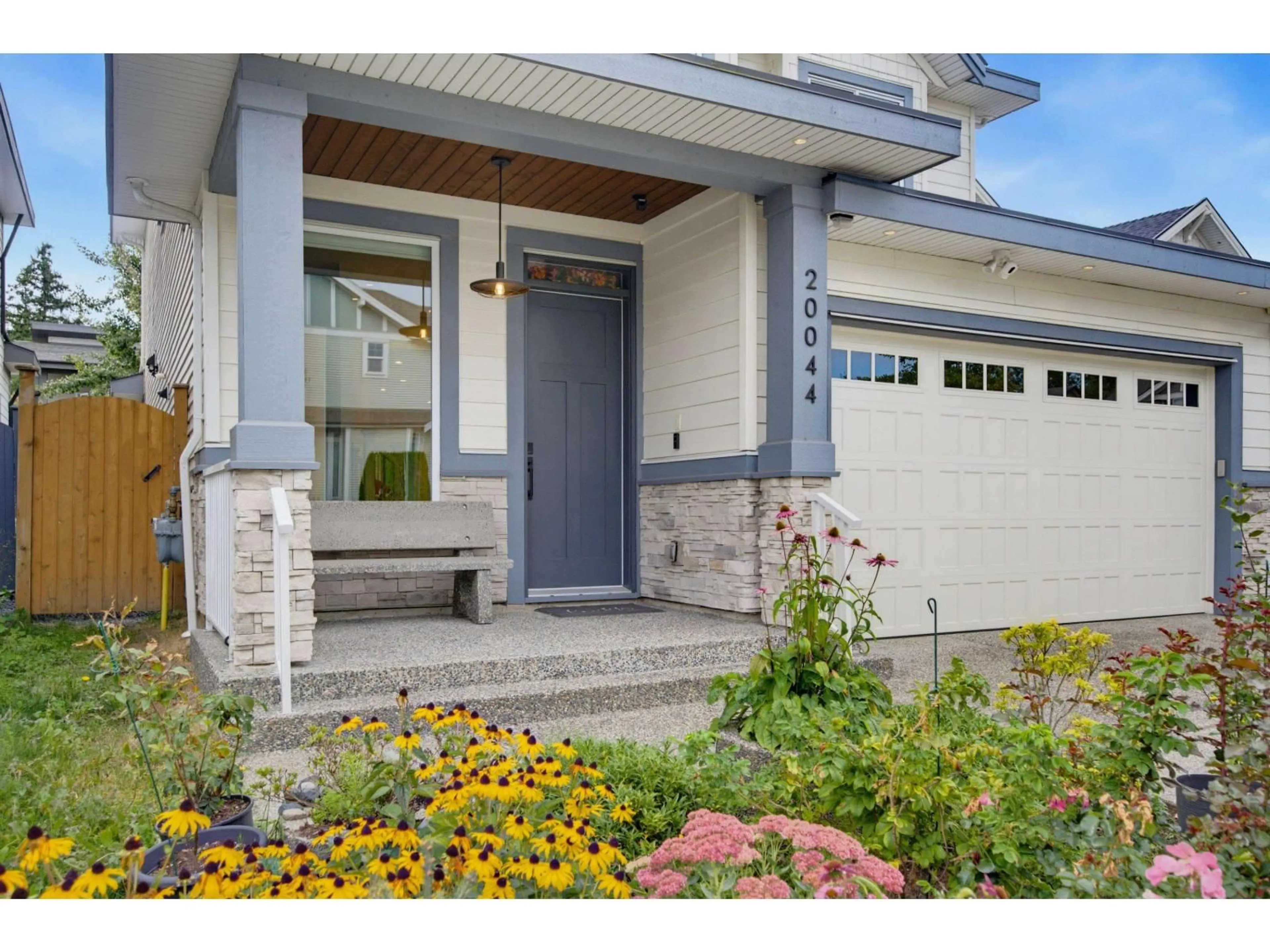 Indoor entryway for 20044 73 AVENUE, Langley British Columbia V2Y3G5