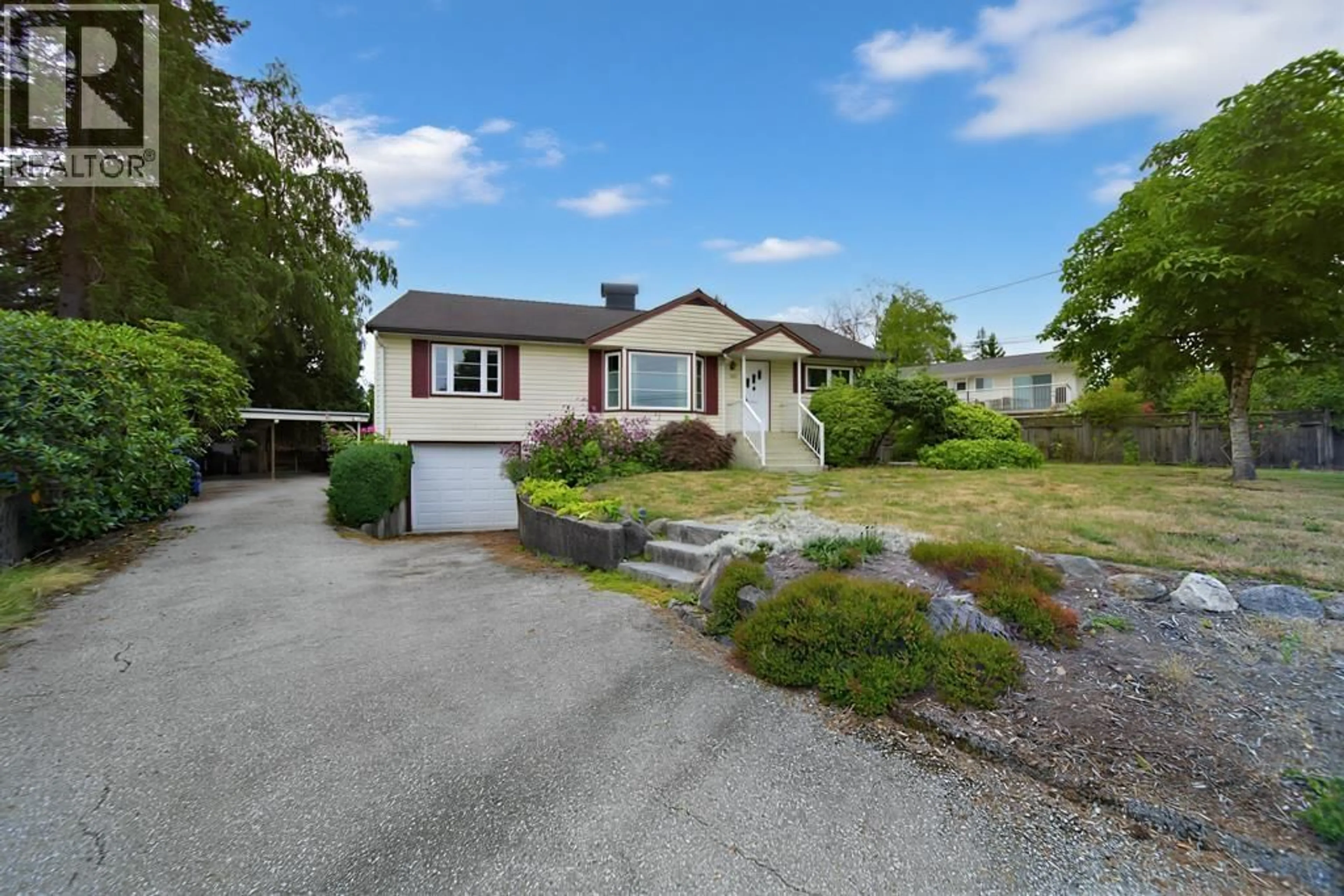 A pic from outside/outdoor area/front of a property/back of a property/a pic from drone, street for 311 MOUNT ROYAL DRIVE, Port Moody British Columbia V3H1R2