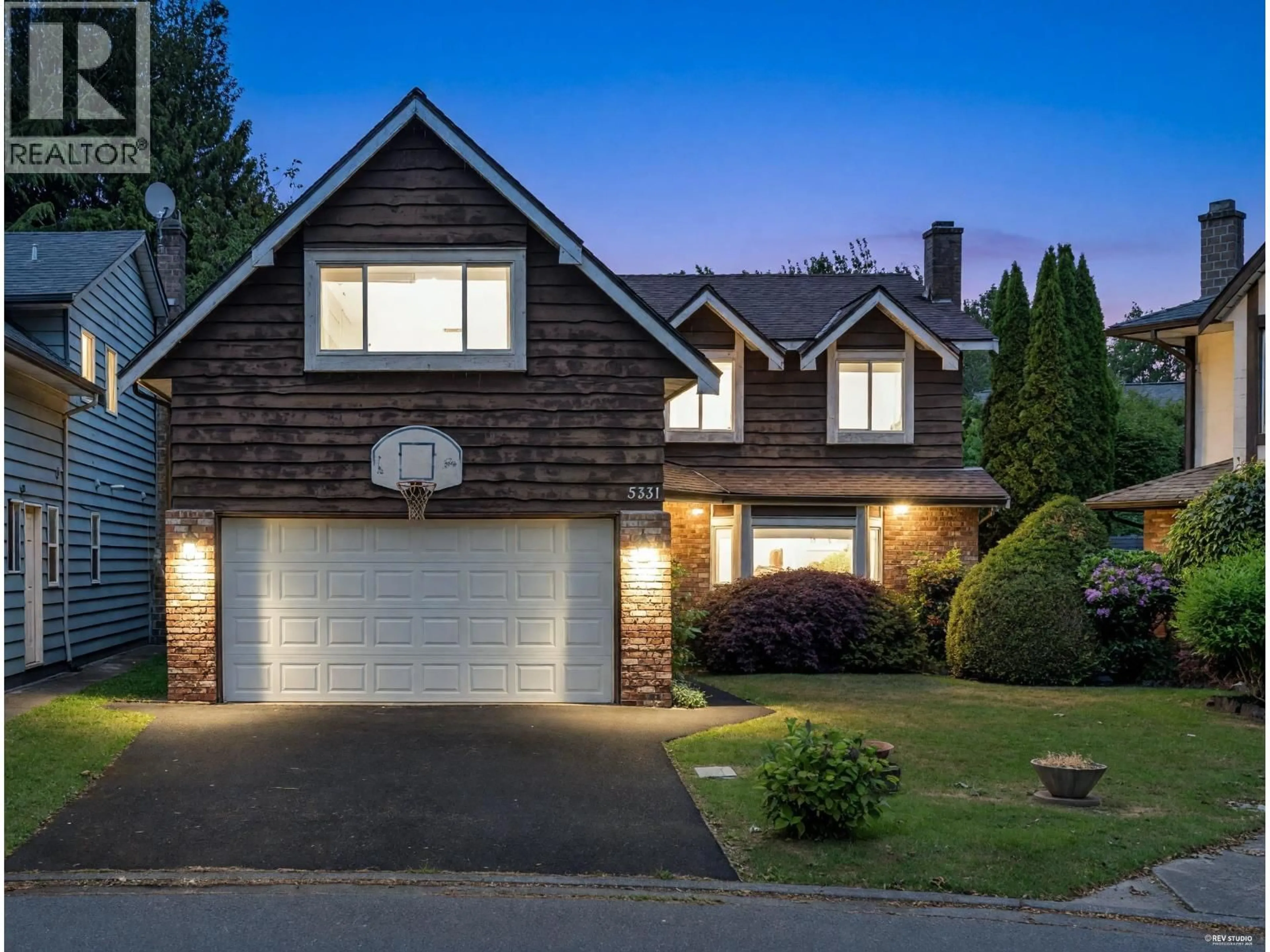 Home with vinyl exterior material, street for 5331 TIFFANY PLACE, Richmond British Columbia V7C5A6
