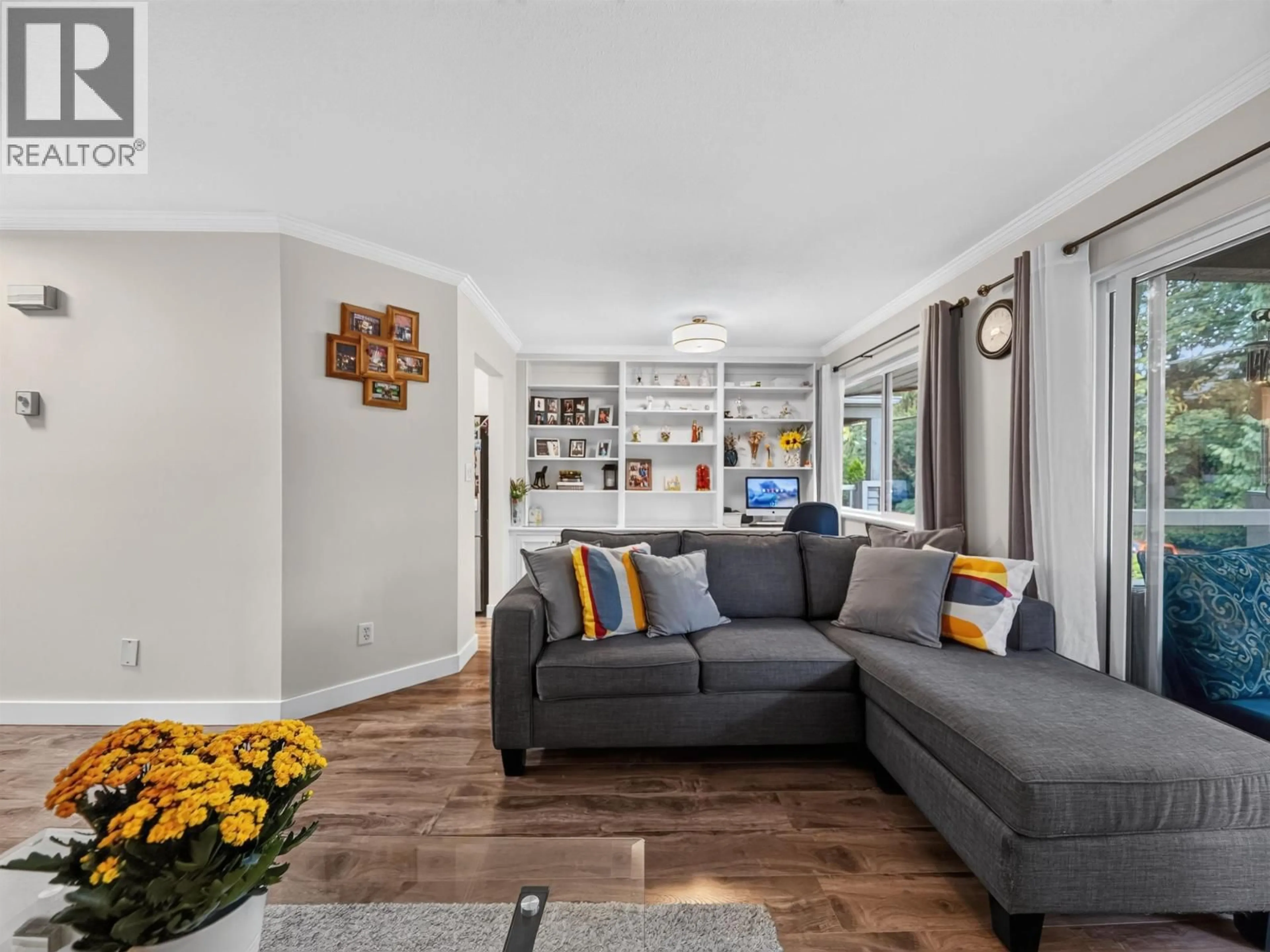 Living room with furniture, unknown for 7 - 828 16TH STREET, North Vancouver British Columbia V7P1R3
