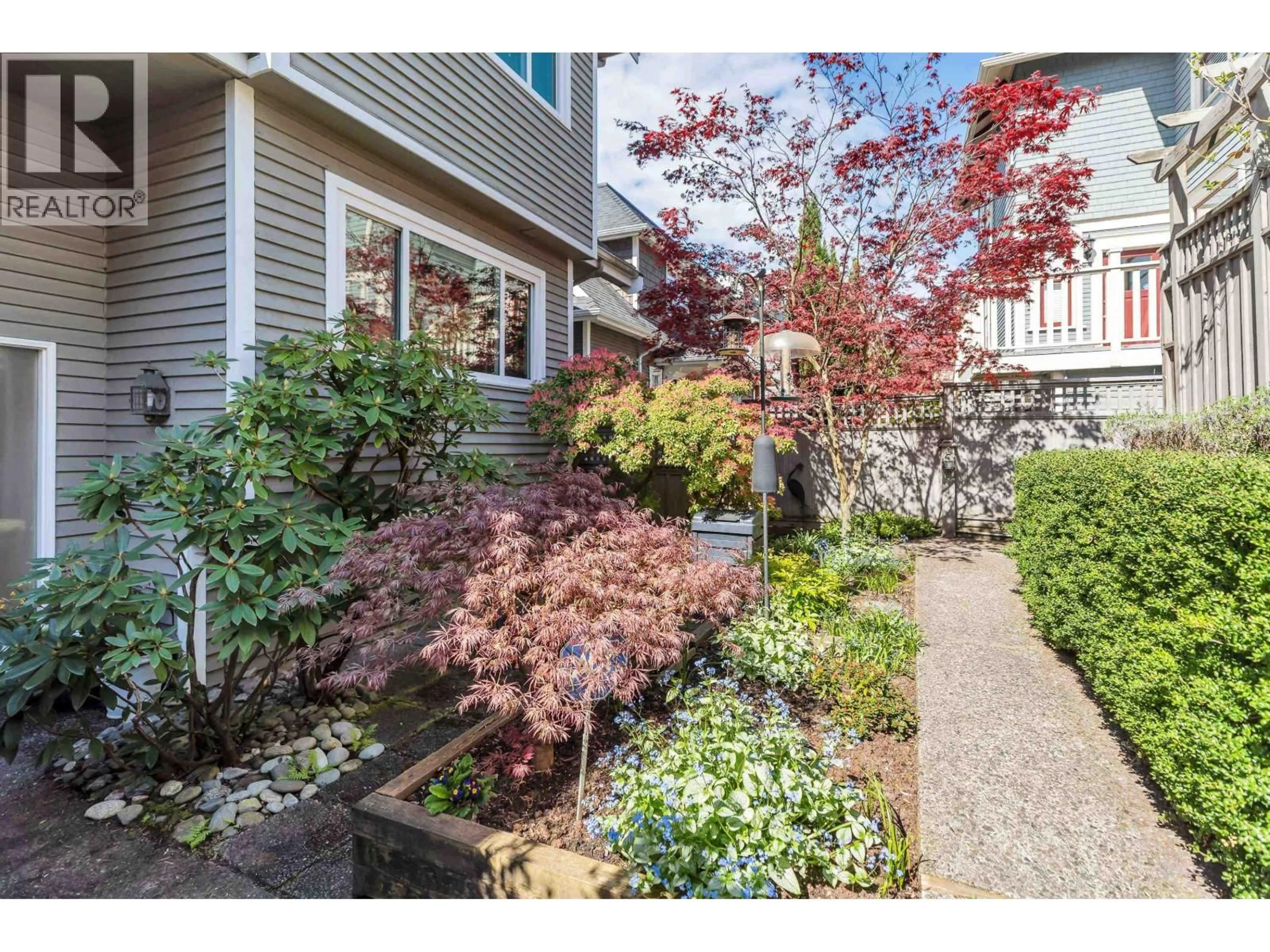 Unknown for 304 - 223 KEITH ROAD, North Vancouver British Columbia V7L1V4
