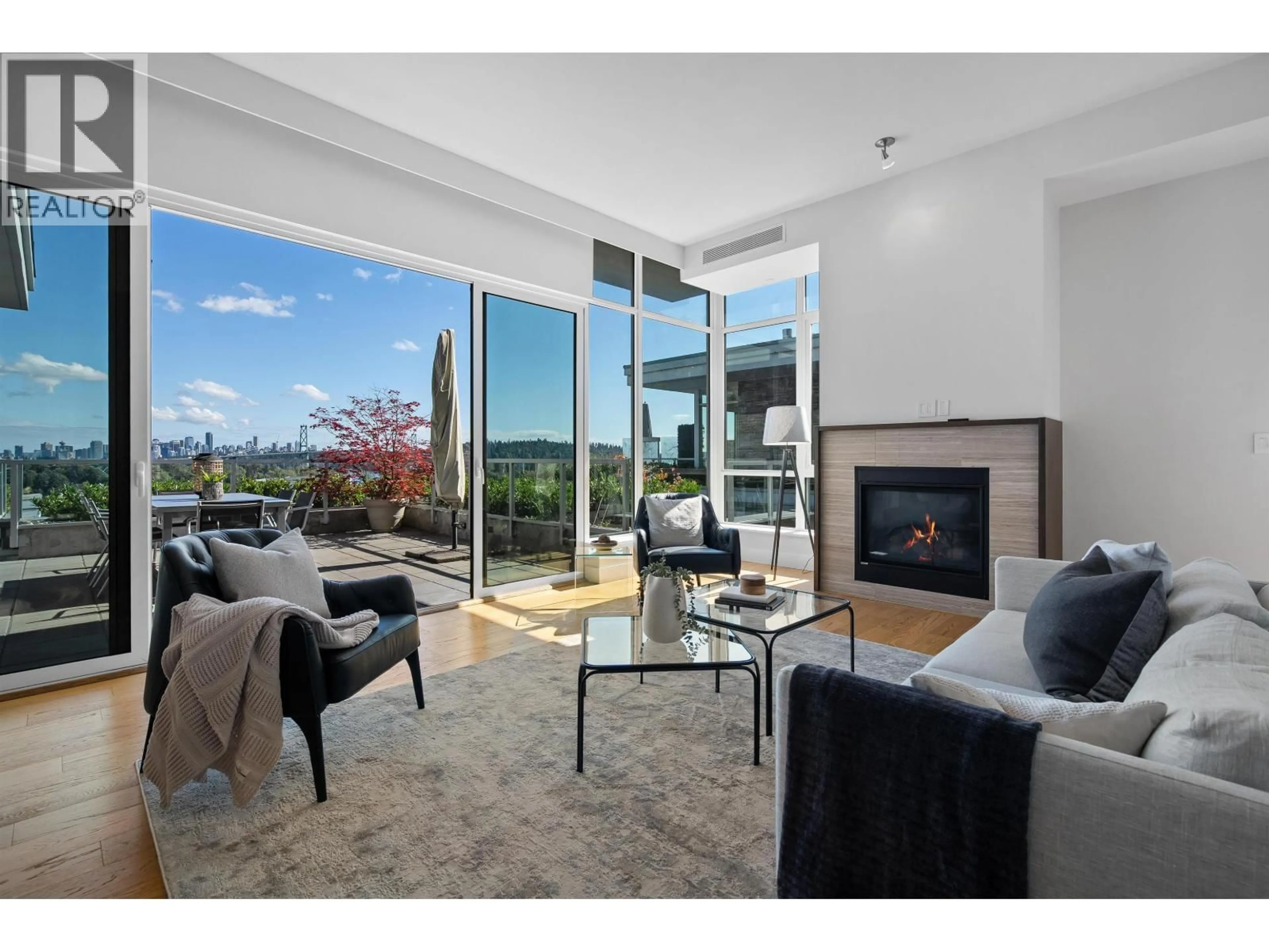 Living room with furniture, unknown for 702 - 876 KEITH ROAD, West Vancouver British Columbia V7T1M3