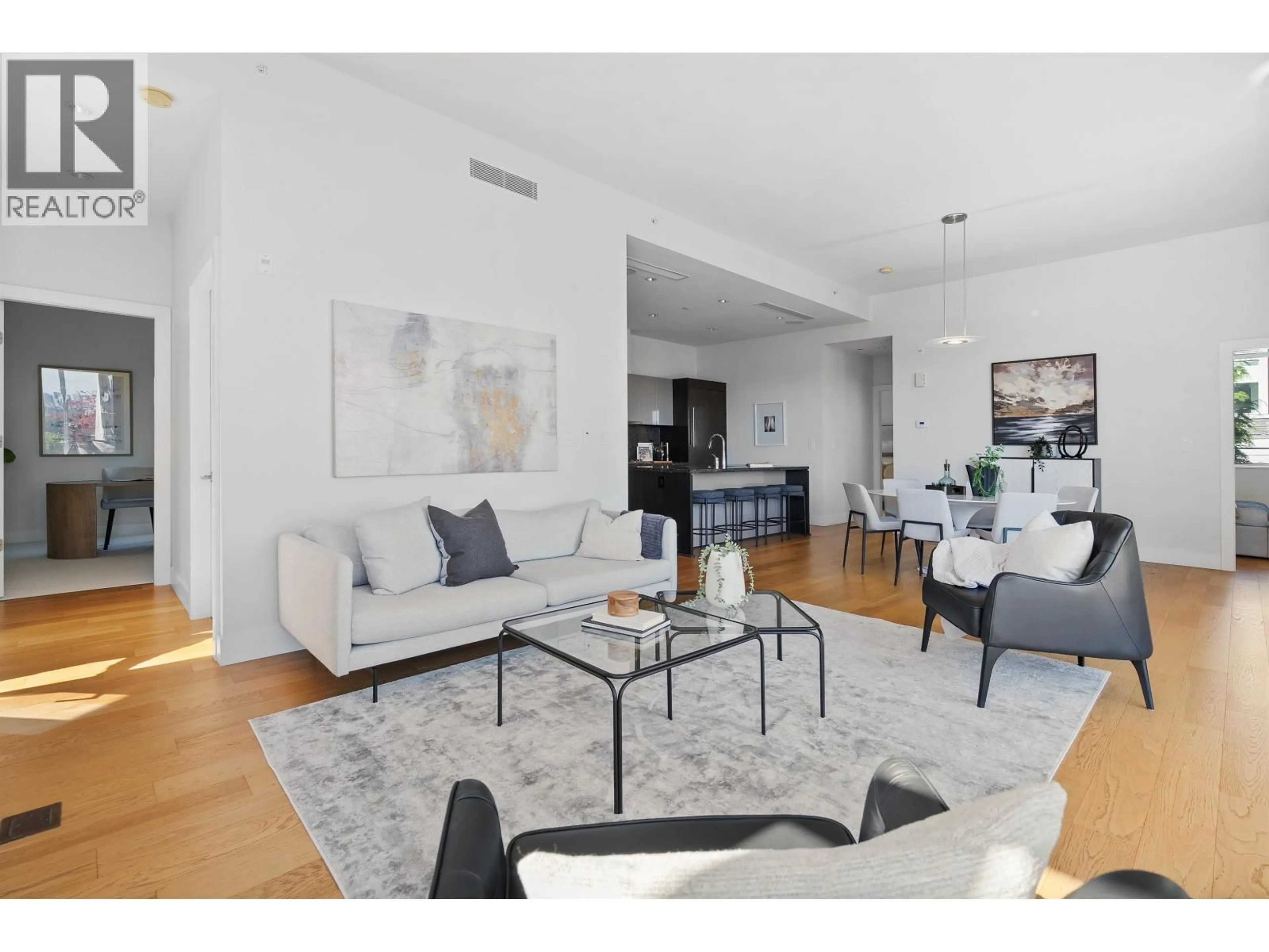 Living room with furniture, unknown for 702 - 876 KEITH ROAD, West Vancouver British Columbia V7T1M3
