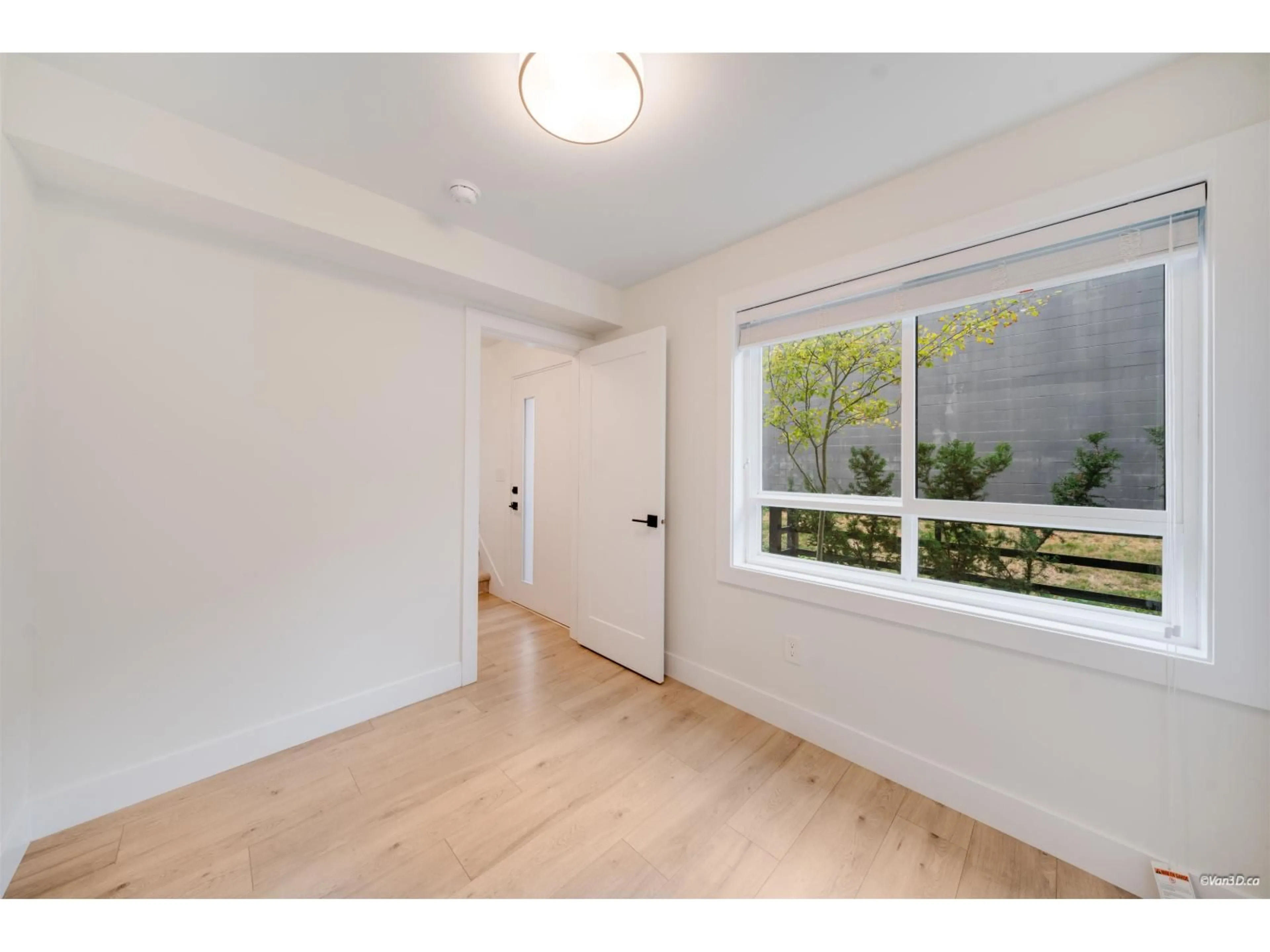 Indoor entryway for 7 - 16358 23A AVENUE, Surrey British Columbia V3Z1J7
