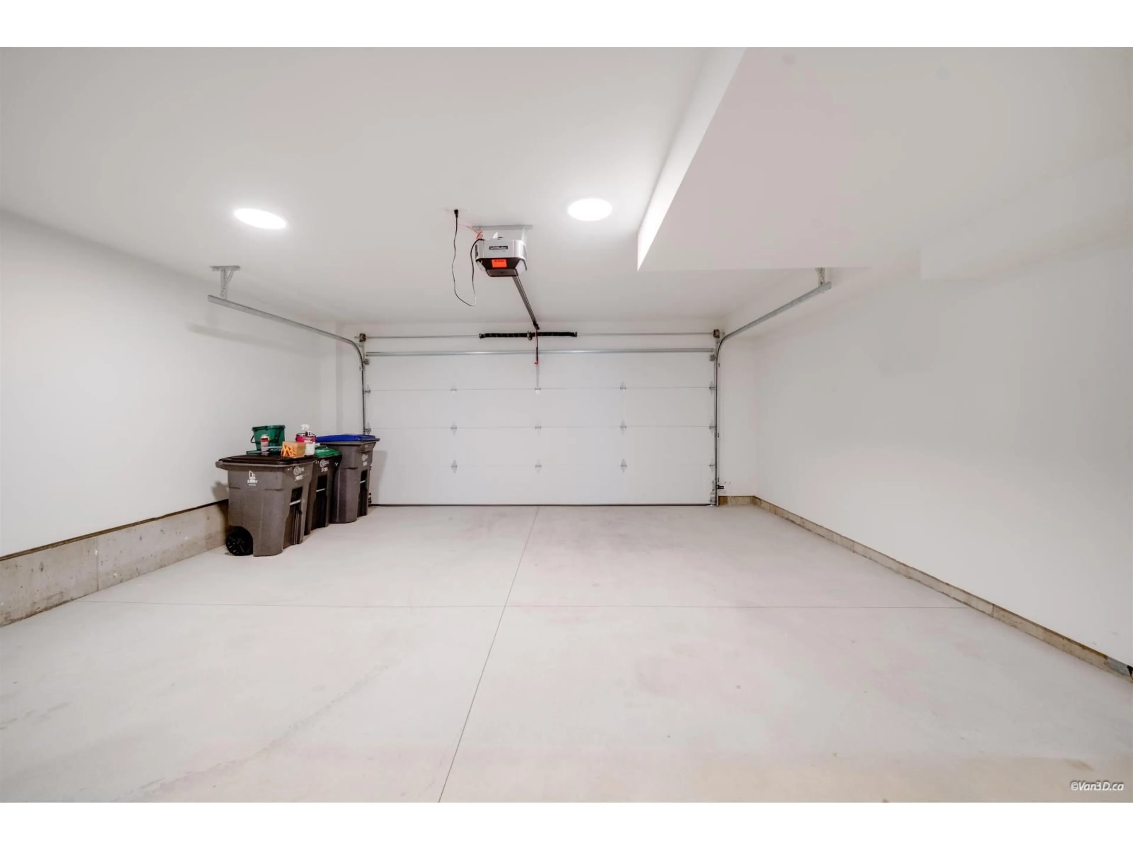 Indoor garage for 7 - 16358 23A AVENUE, Surrey British Columbia V3Z1J7