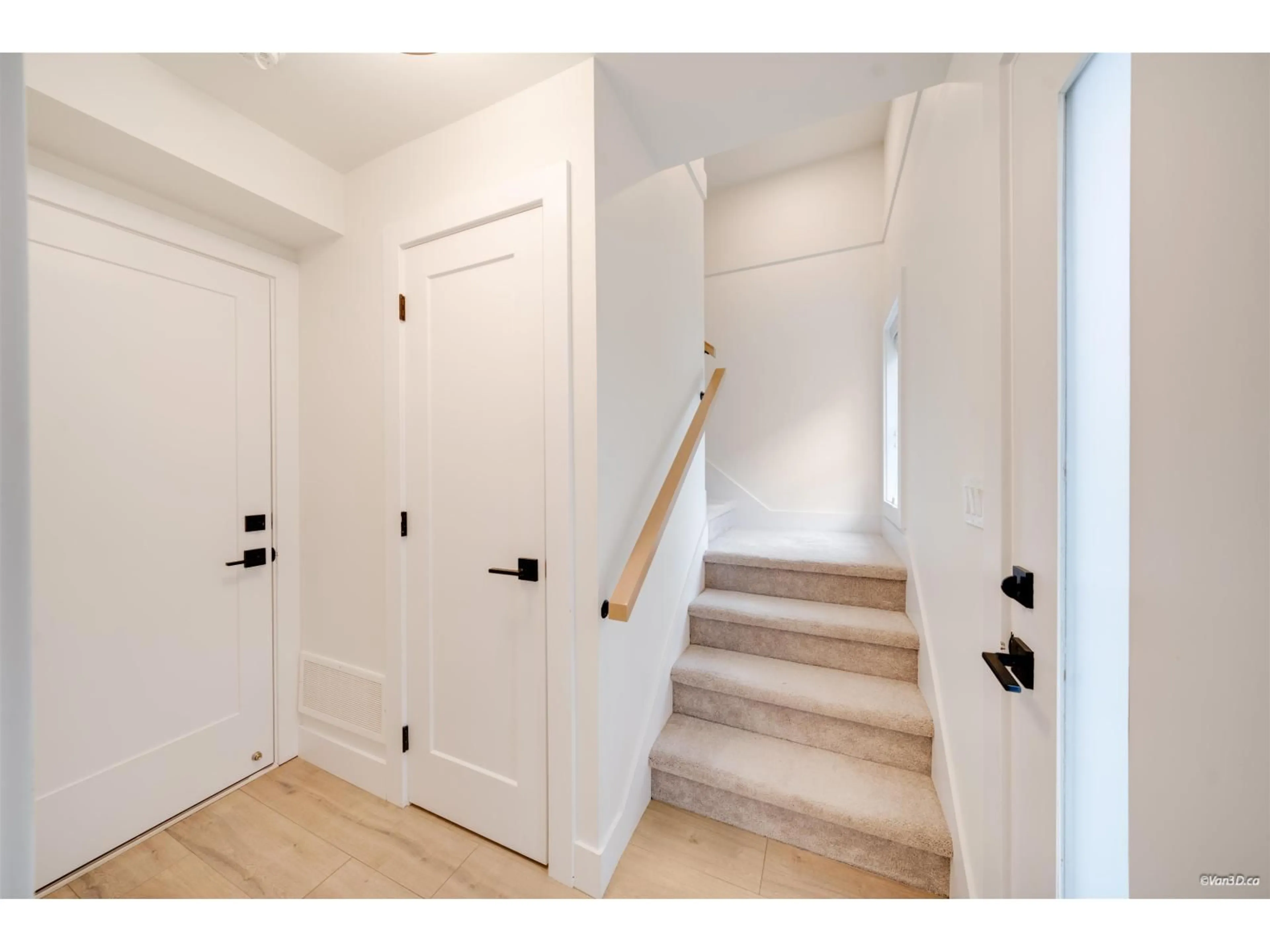 Indoor entryway for 7 - 16358 23A AVENUE, Surrey British Columbia V3Z1J7