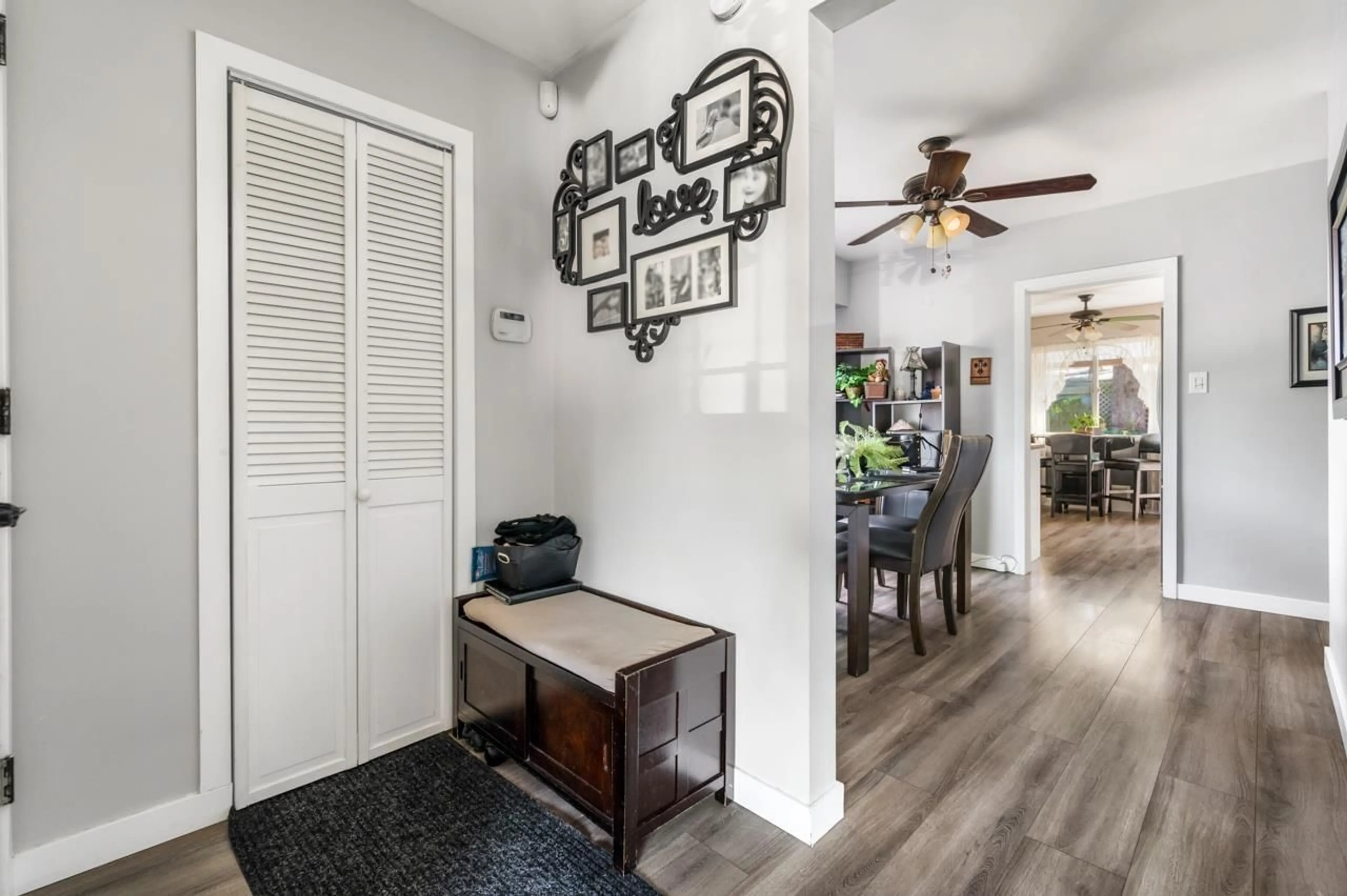 Indoor entryway for 12882 98A AVENUE, Surrey British Columbia V3T1C2