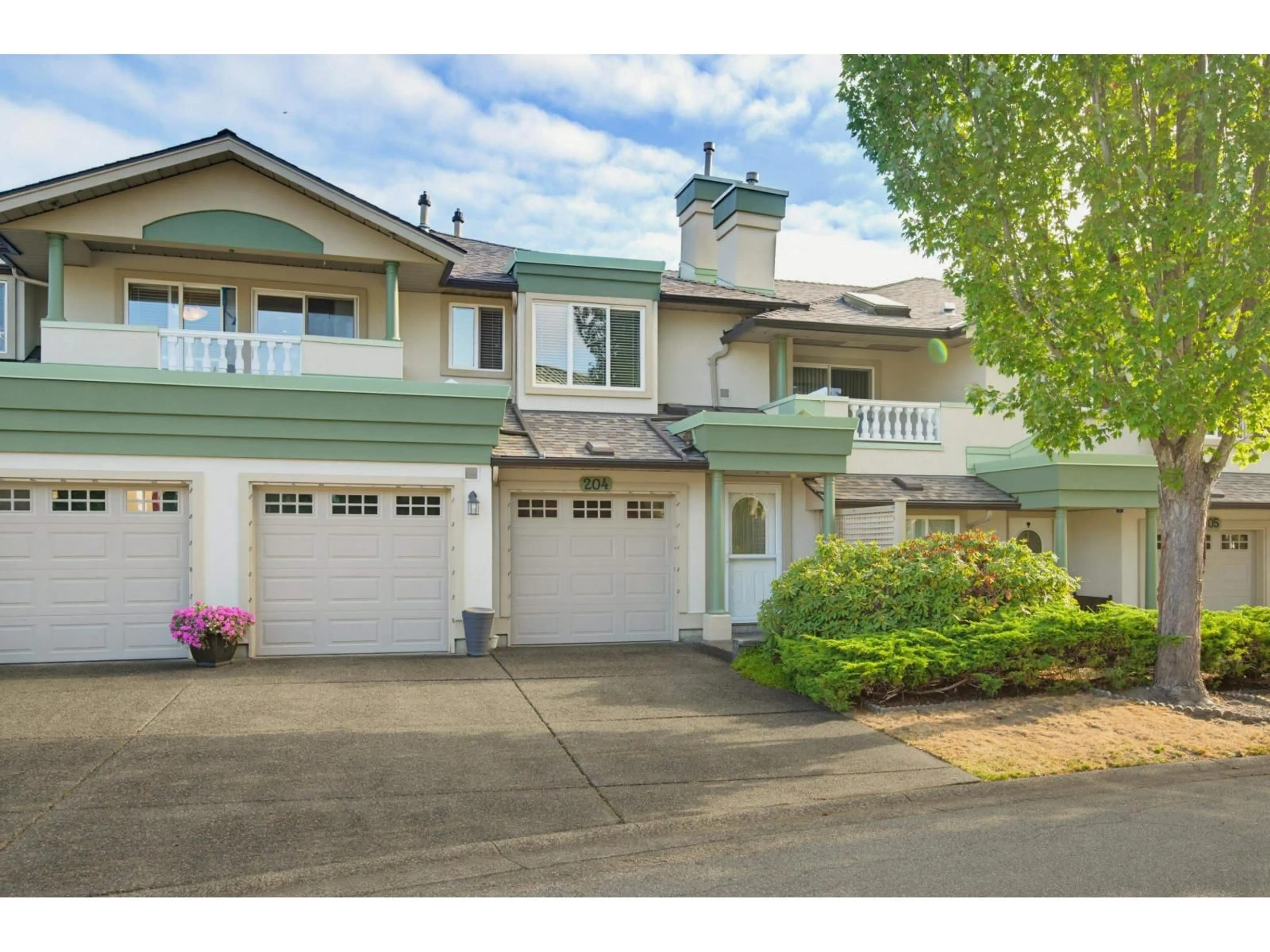 Home with vinyl exterior material, street for 204 - 13888 70 AVENUE, Surrey British Columbia V3W0R8