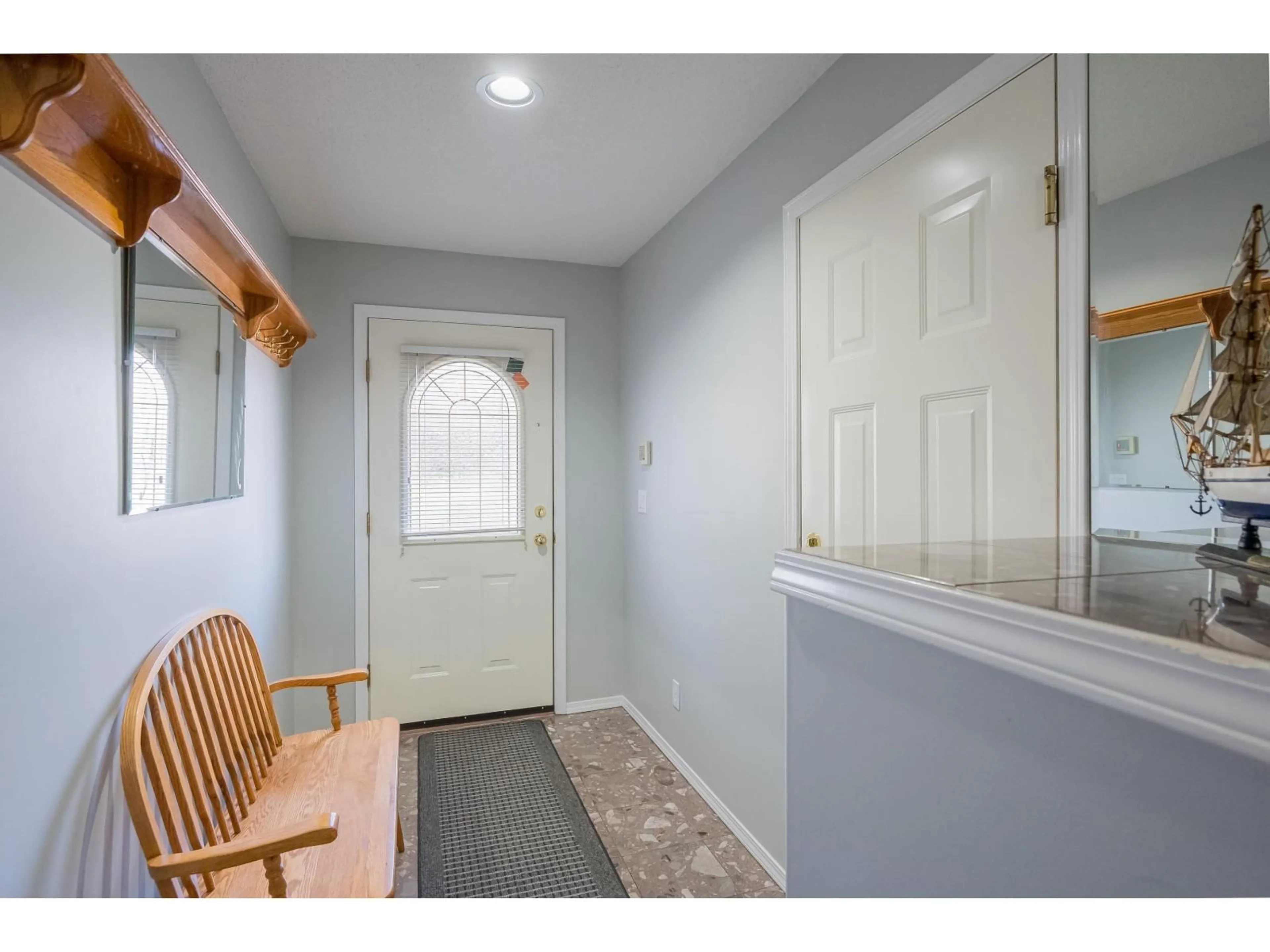 Indoor entryway for 204 - 13888 70 AVENUE, Surrey British Columbia V3W0R8
