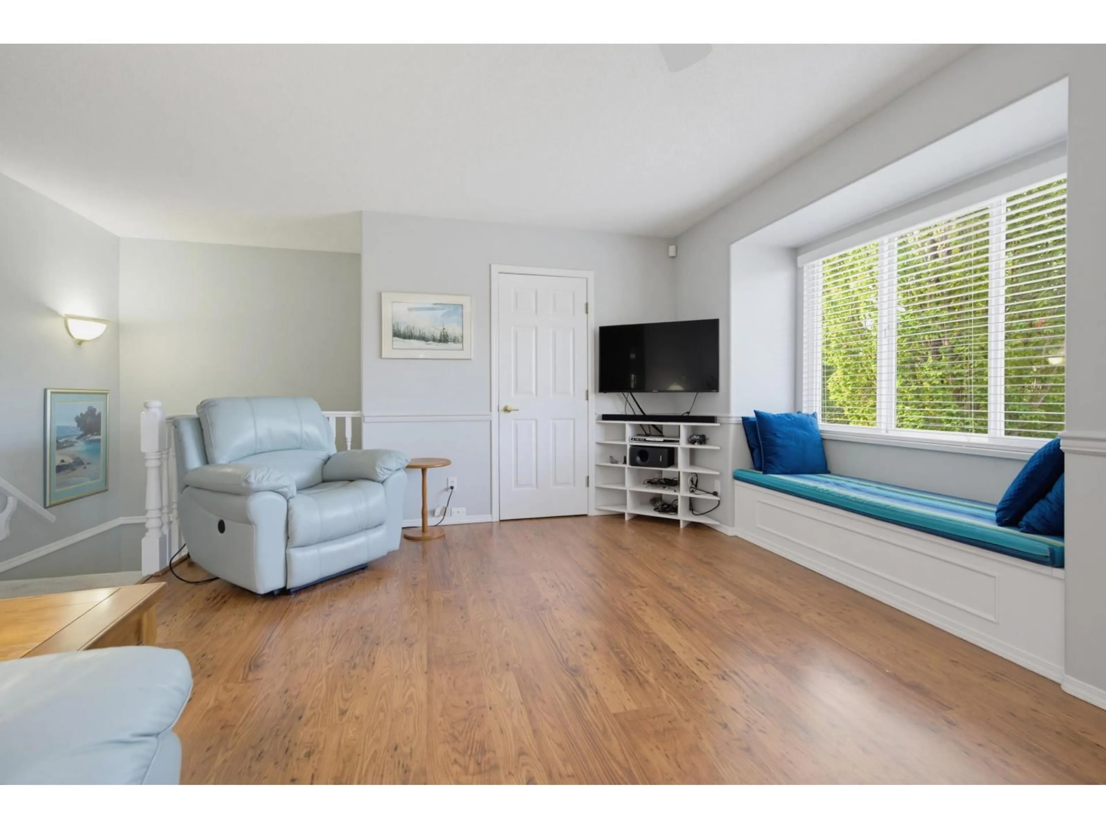 Living room with furniture, unknown for 204 - 13888 70 AVENUE, Surrey British Columbia V3W0R8