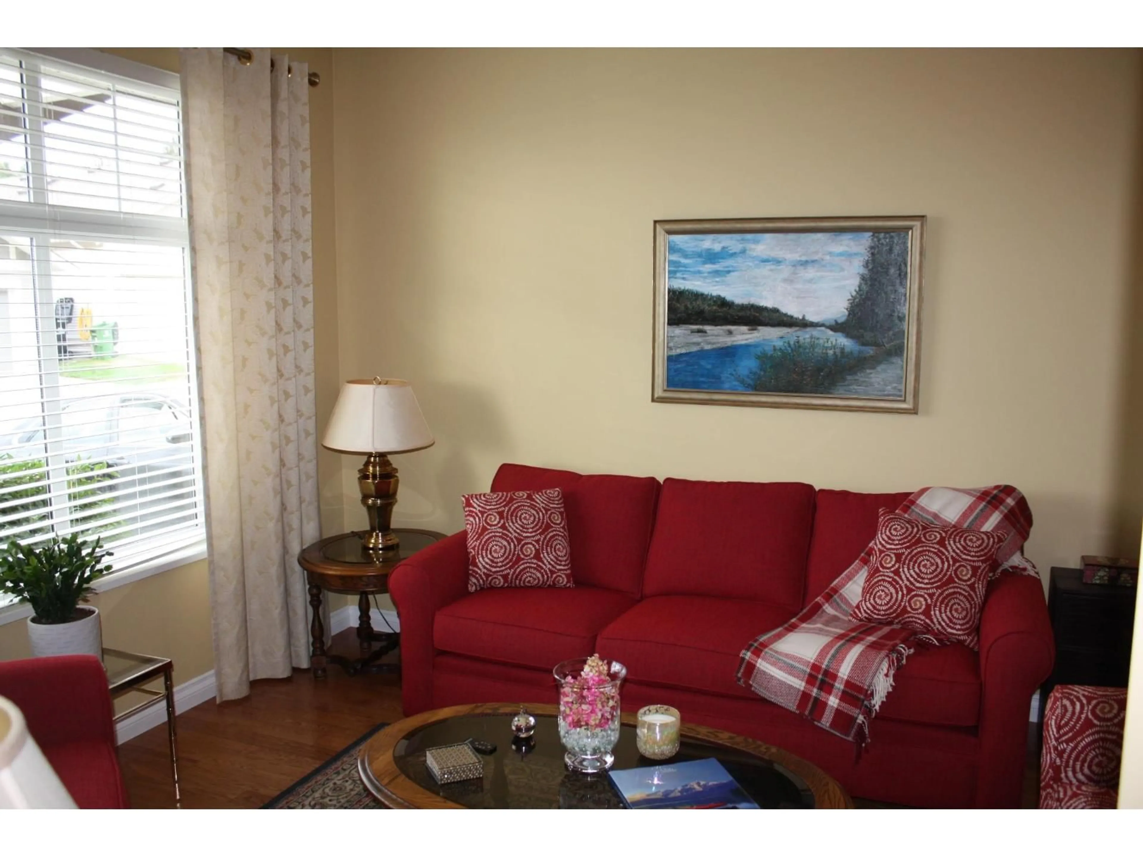 Living room with furniture, wood/laminate floor for 61 - 5700 JINKERSON ROAD, Chilliwack British Columbia V2R5N6