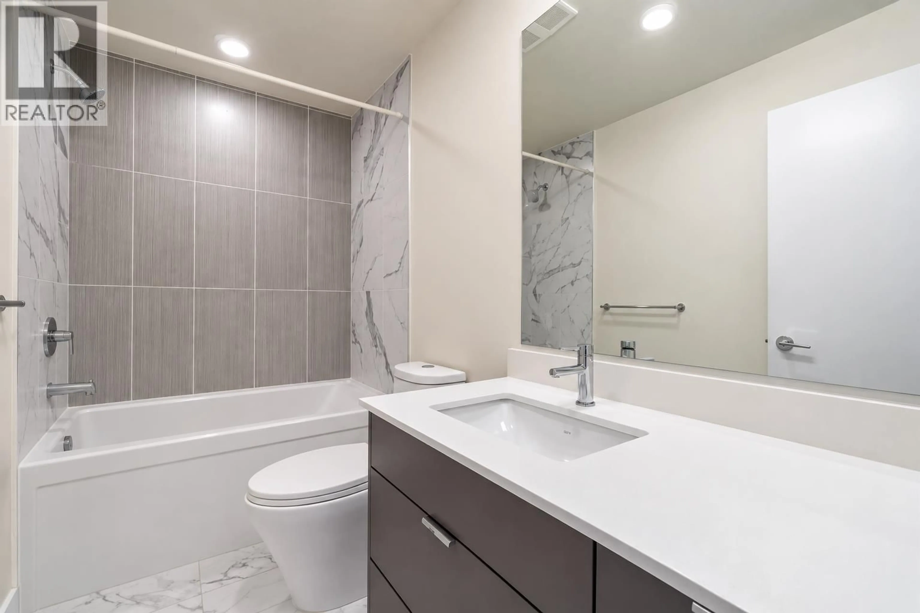 Standard bathroom, ceramic/tile floor for 328 - 1792 STARLING DRIVE, Tsawwassen British Columbia V4M0E4