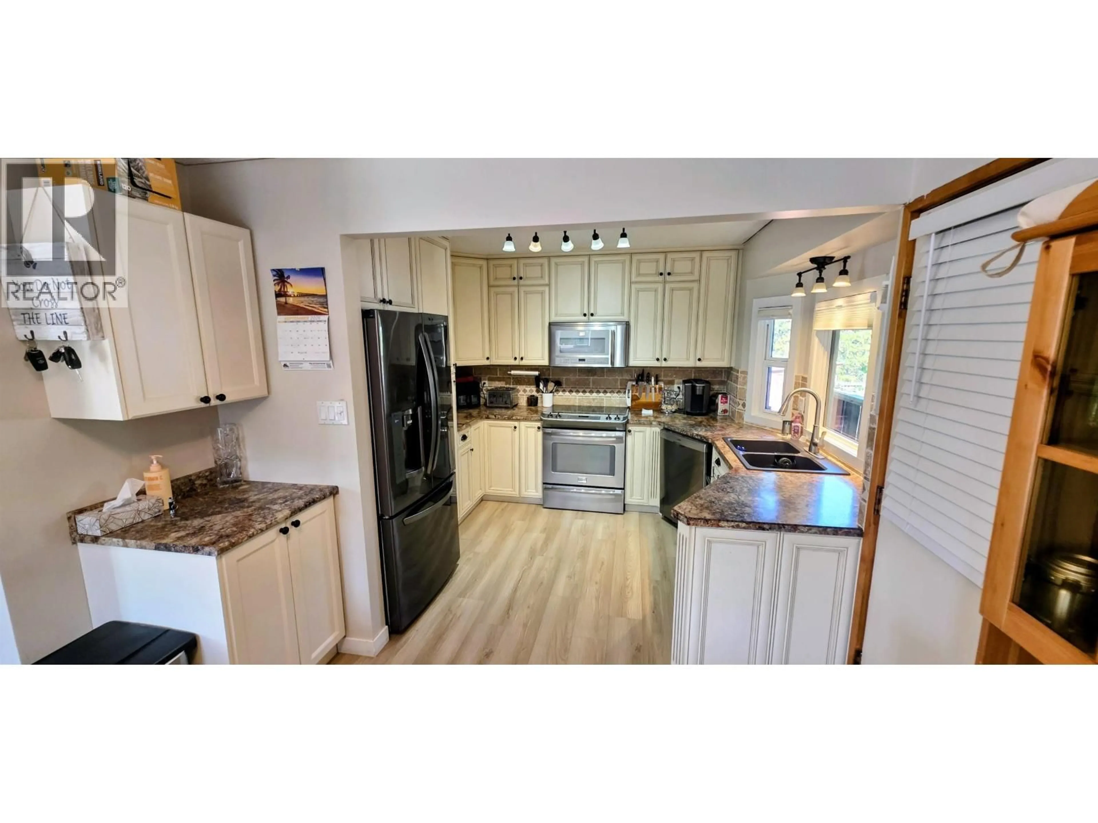Open concept kitchen, unknown for 2852 ALEXANDER CRESCENT, Prince George British Columbia V2N1J7
