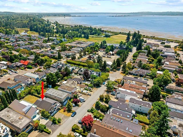 952 KENT STREET, White Rock 4