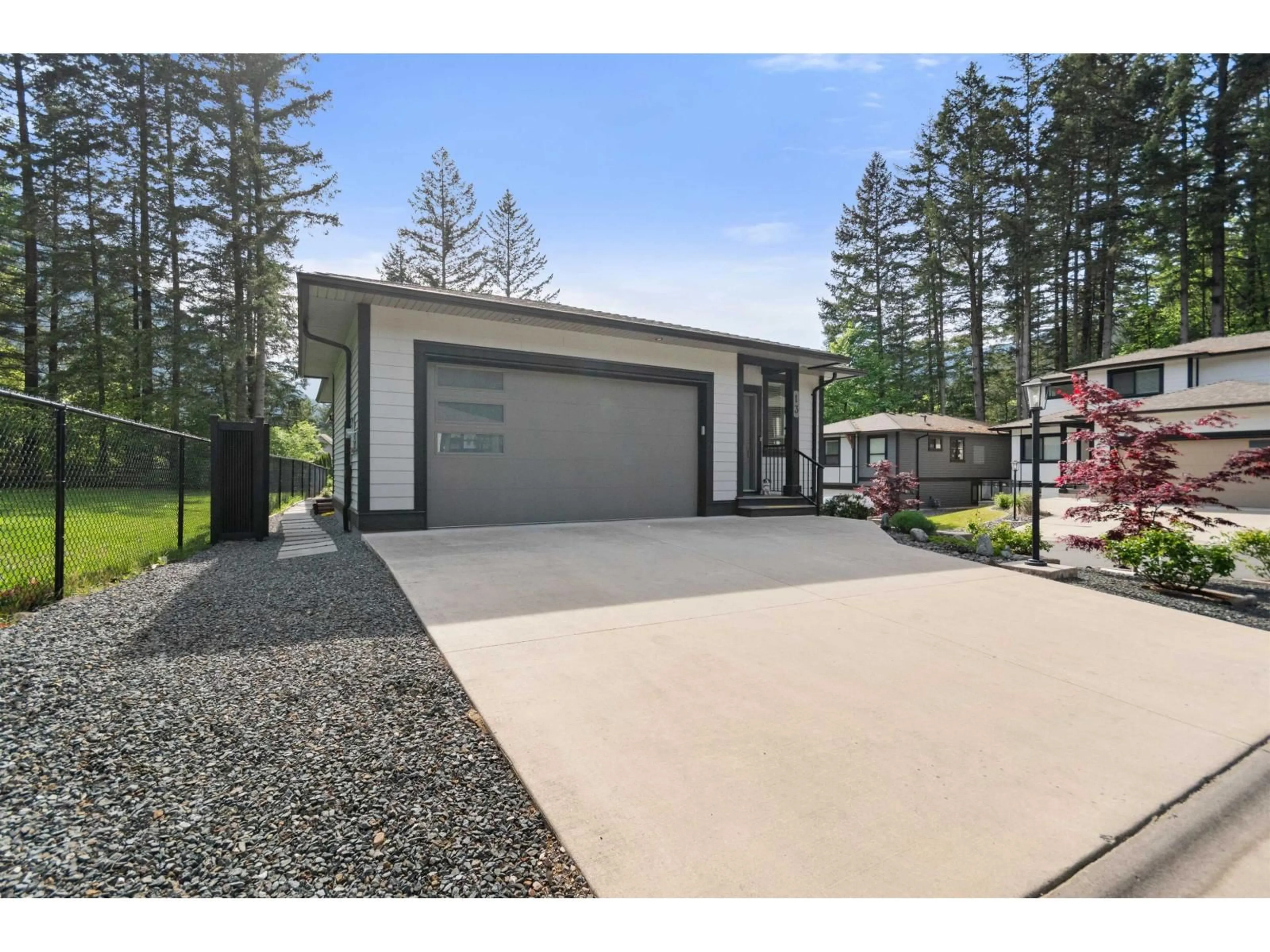 Indoor garage for 13 - 21196 KETTLE VALLEY ROAD, Hope British Columbia V0X1L1