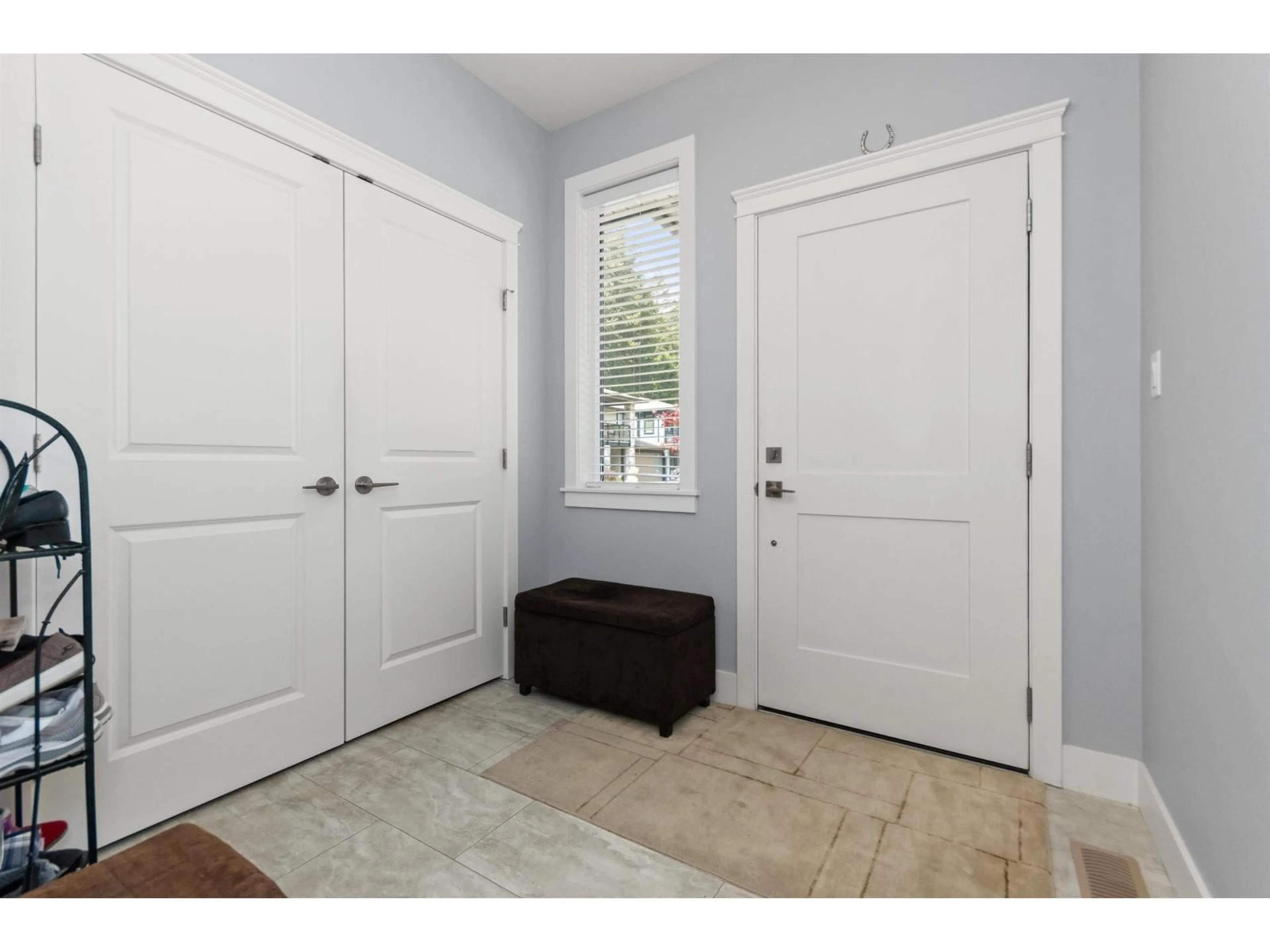 Indoor entryway for 13 - 21196 KETTLE VALLEY ROAD, Hope British Columbia V0X1L1