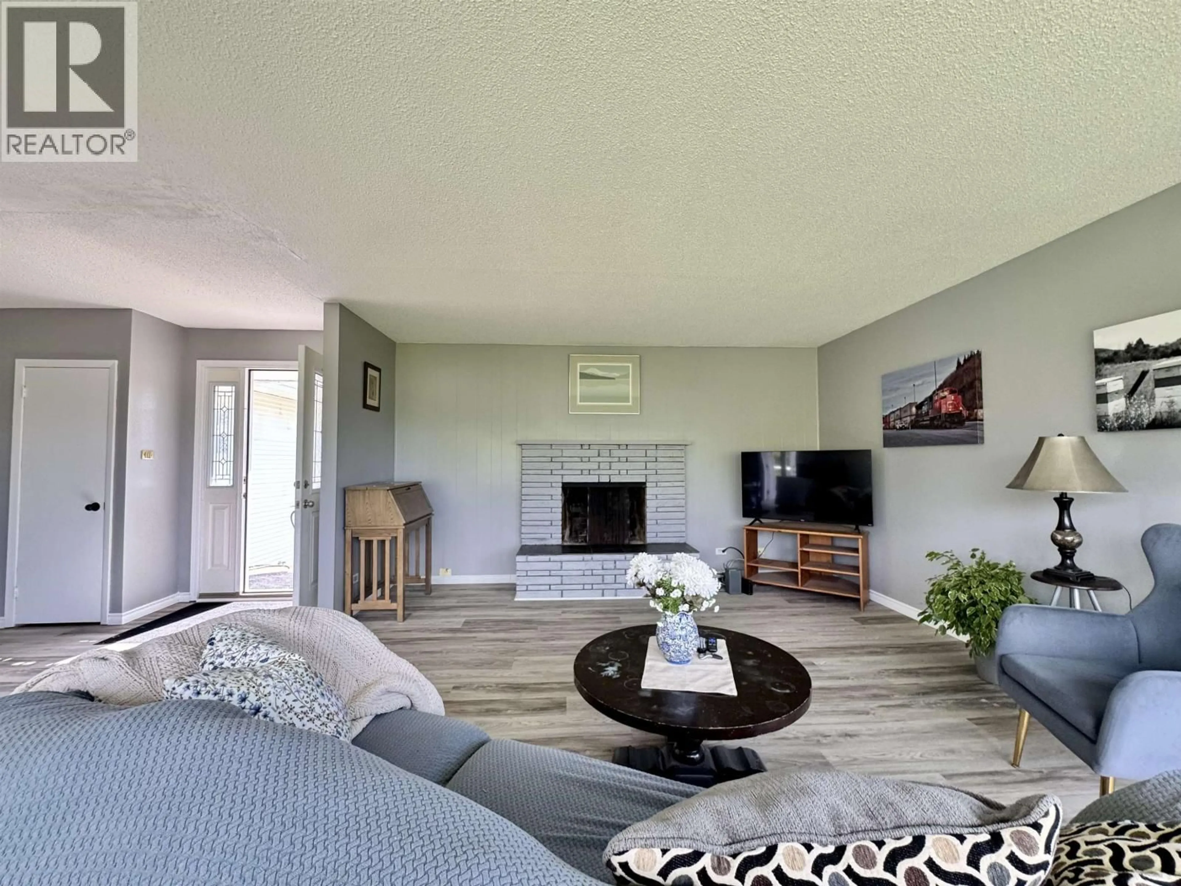 Living room with furniture, unknown for 707 4TH AVENUE, Prince Rupert British Columbia V8J1P2