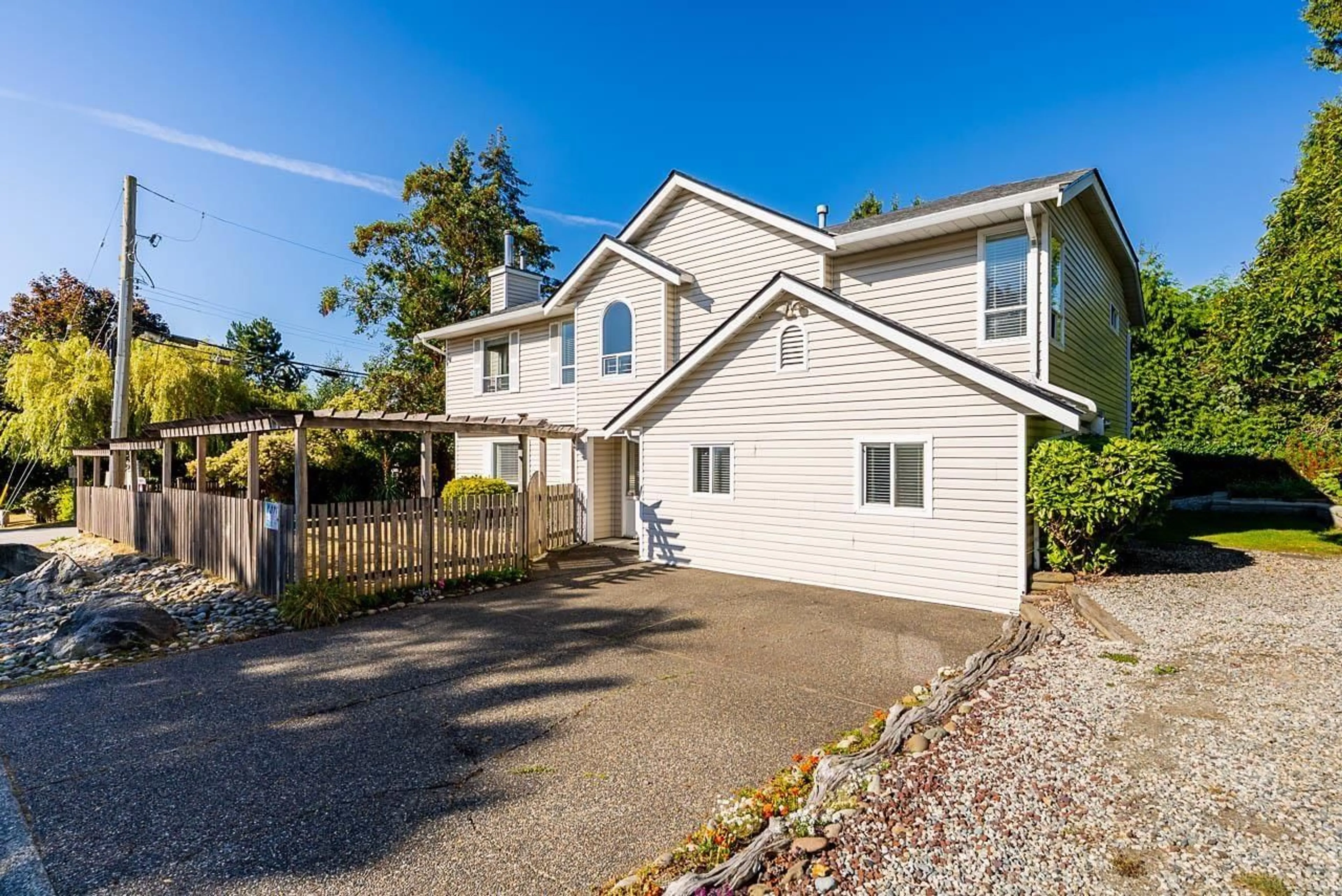 Home with vinyl exterior material, street for 16143 9 AVENUE, Surrey British Columbia V4A8R4