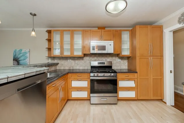 16143 9 AVENUE, Surrey 4