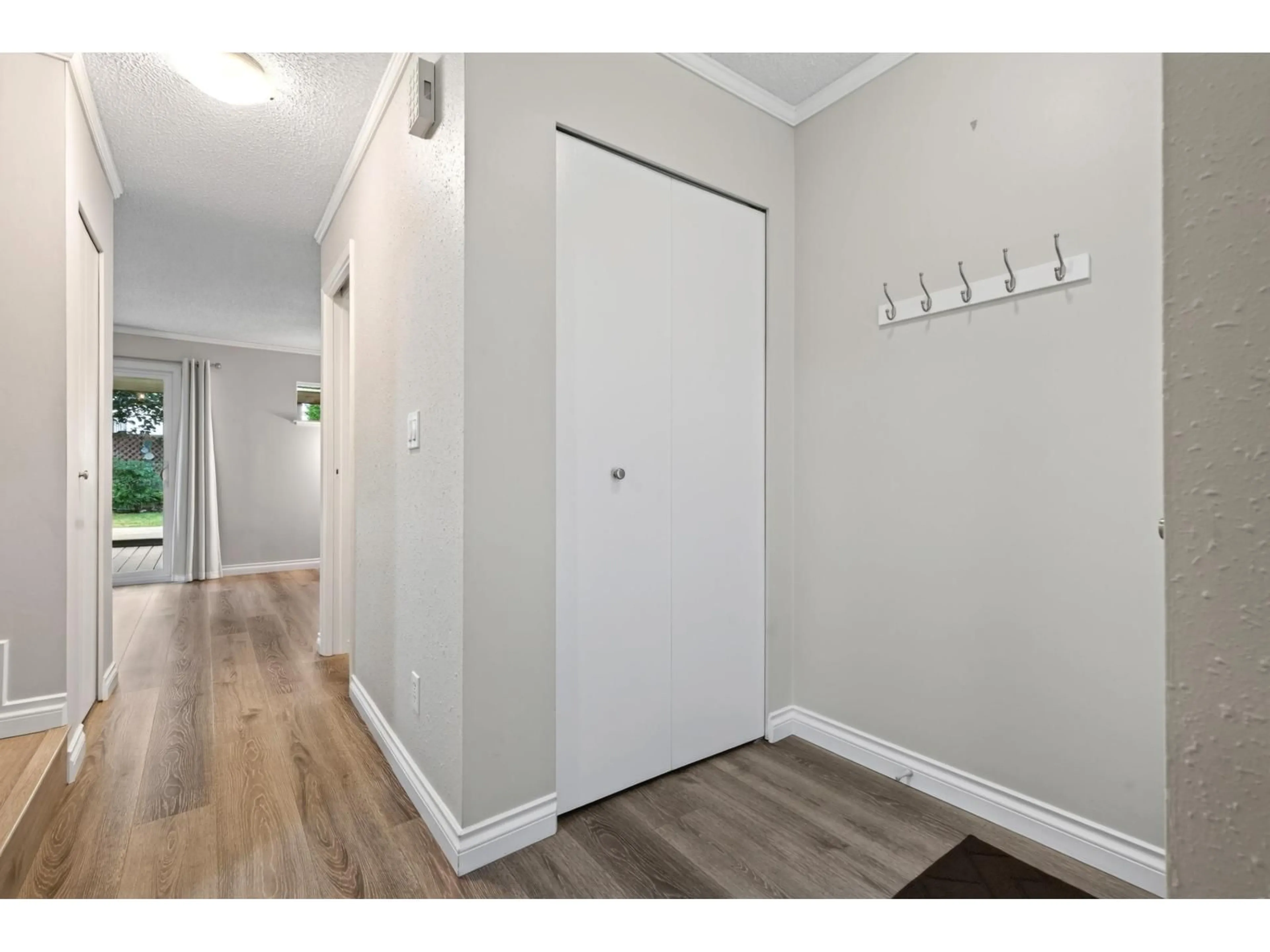 Indoor entryway for 2743 SANDON DRIVE, Abbotsford British Columbia V2S7J3