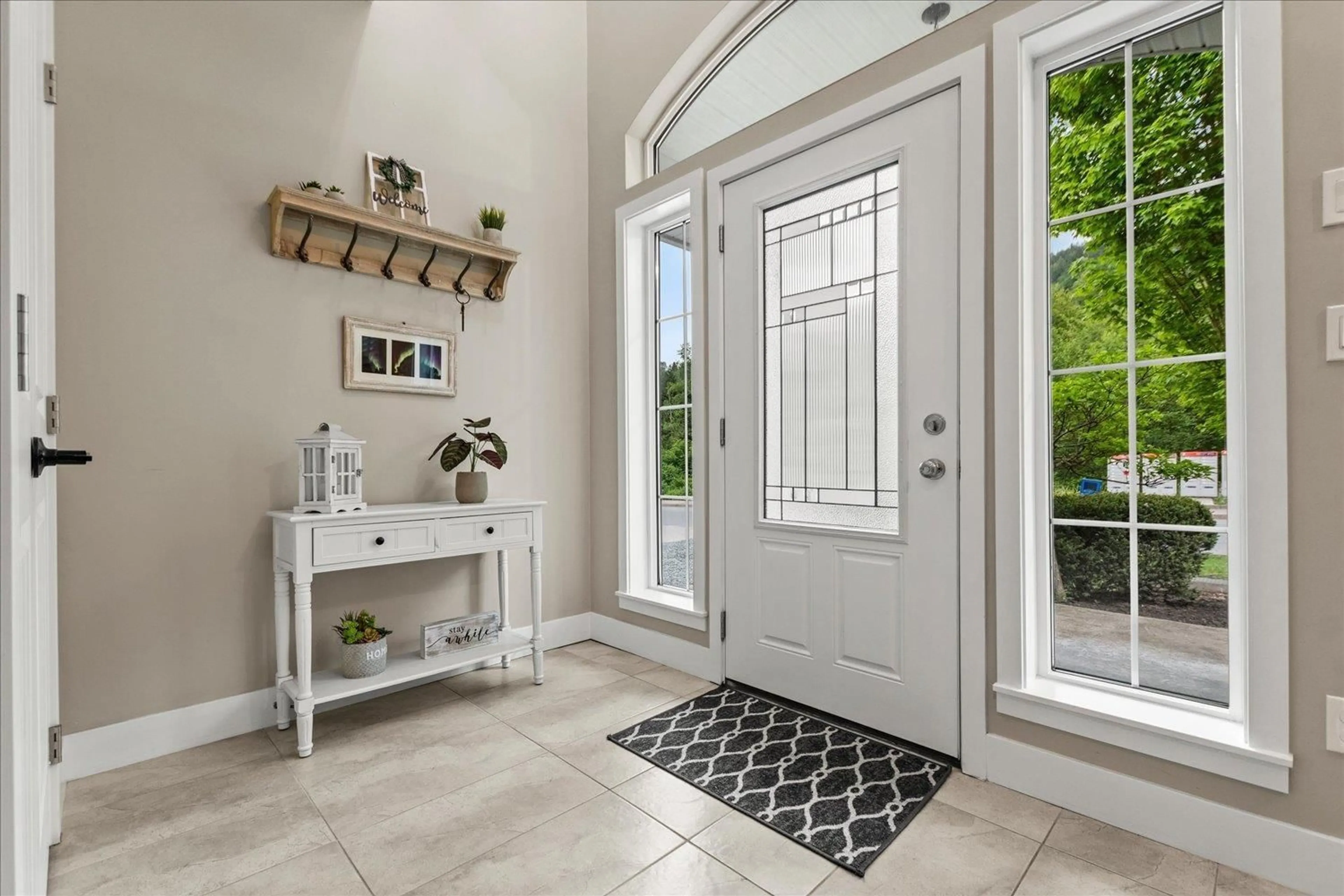 Indoor entryway for 7377 RAMSAY PLACE, Chilliwack British Columbia V4Z0C4