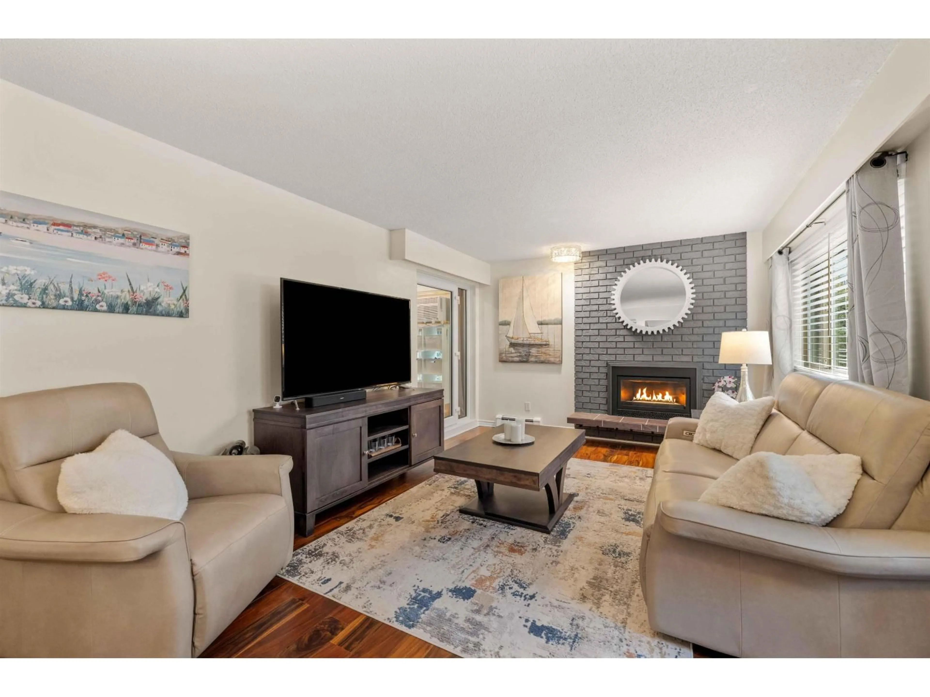 Living room with furniture, unknown for 107 - 1368 FOSTER STREET, White Rock British Columbia V4B3X4