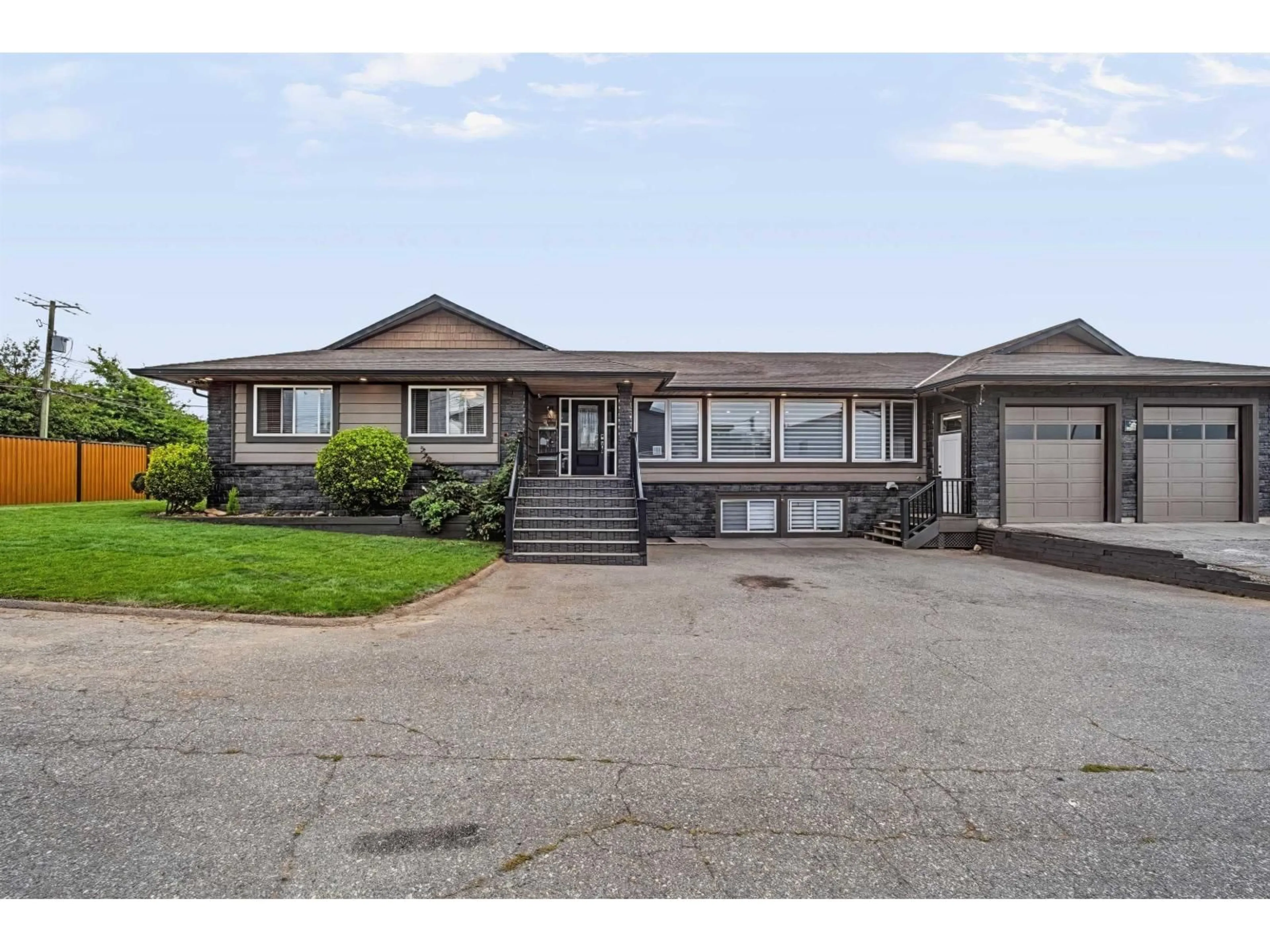 Home with vinyl exterior material, street for 2247 WINDSOR STREET, Abbotsford British Columbia V2T6L8