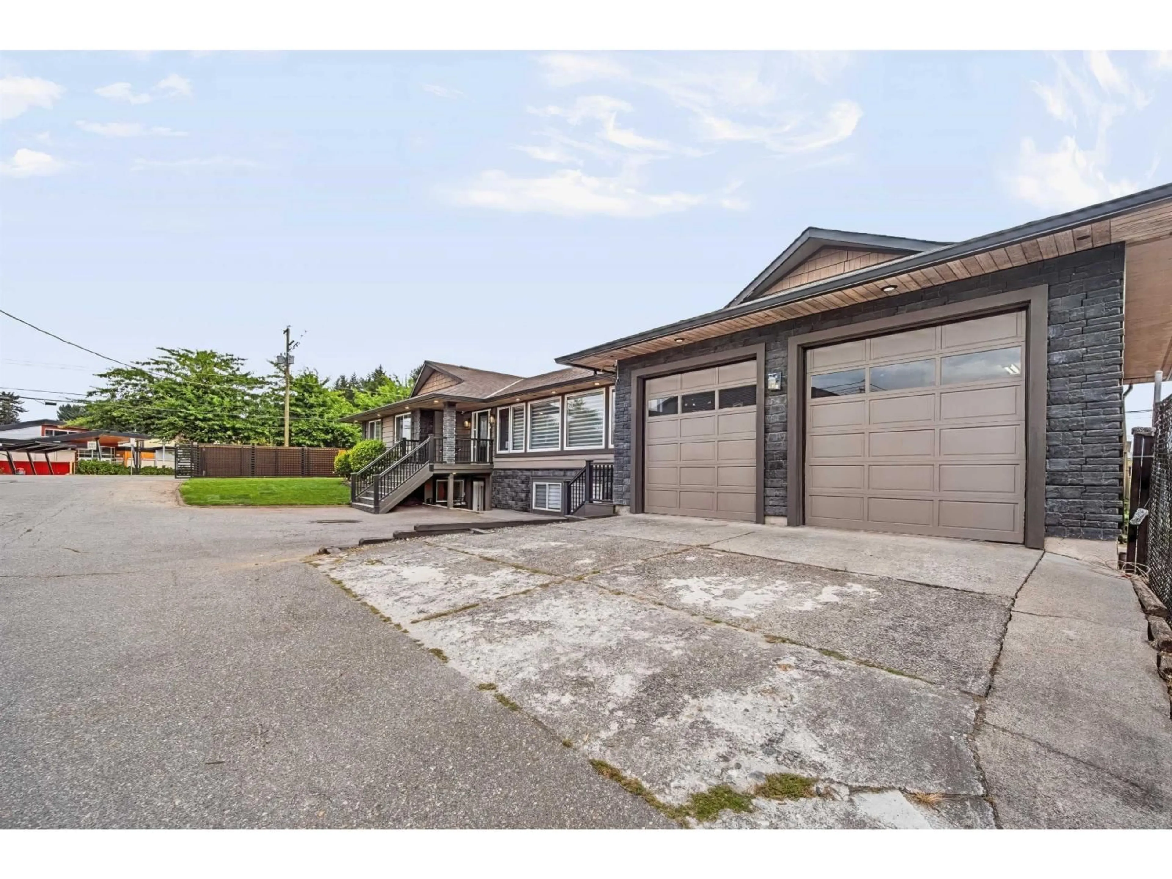 Indoor garage for 2247 WINDSOR STREET, Abbotsford British Columbia V2T6L8