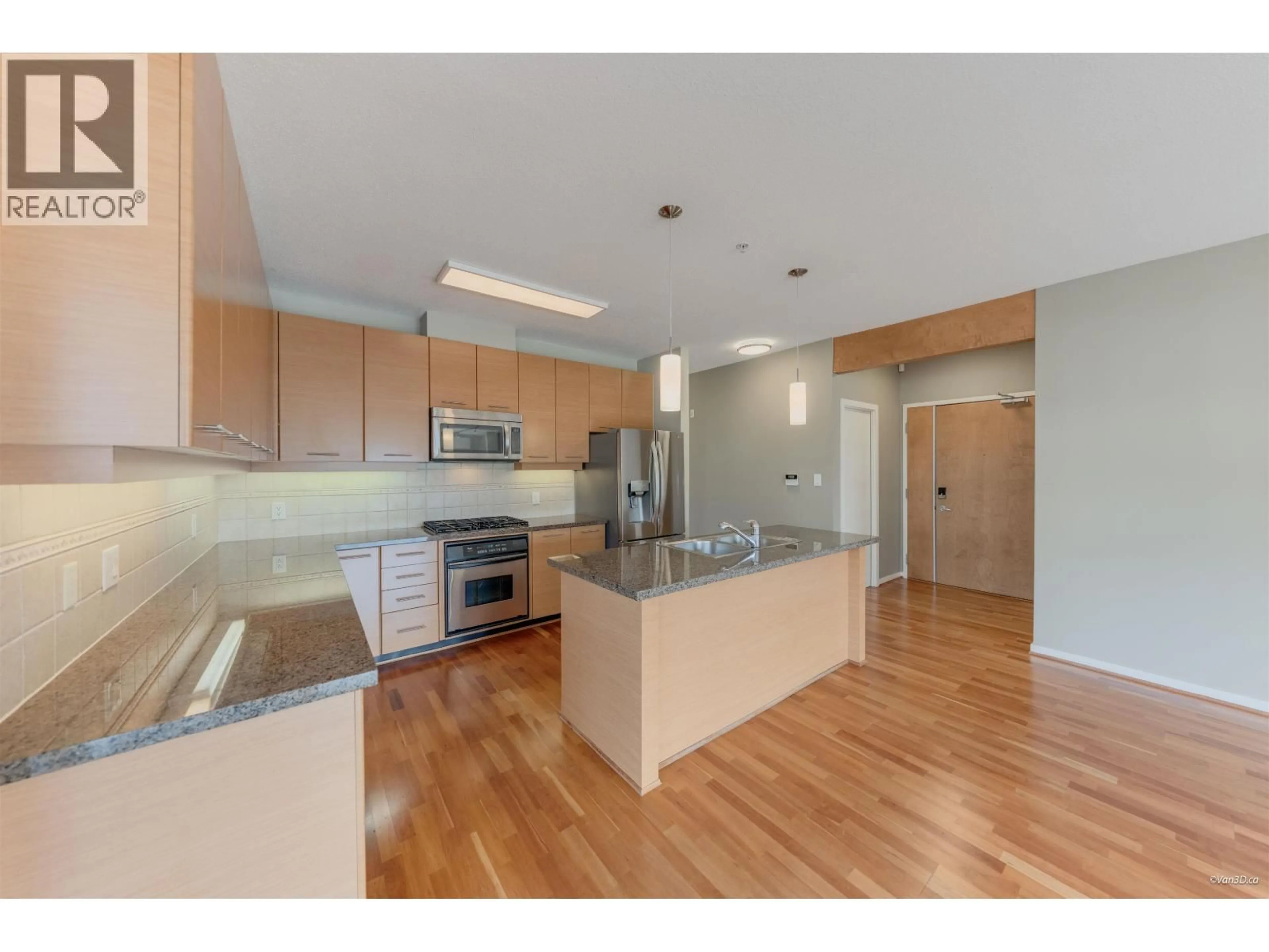 Open concept kitchen, wood/laminate floor for 510 - 530 RAVEN WOODS DRIVE, North Vancouver British Columbia V7G2T5