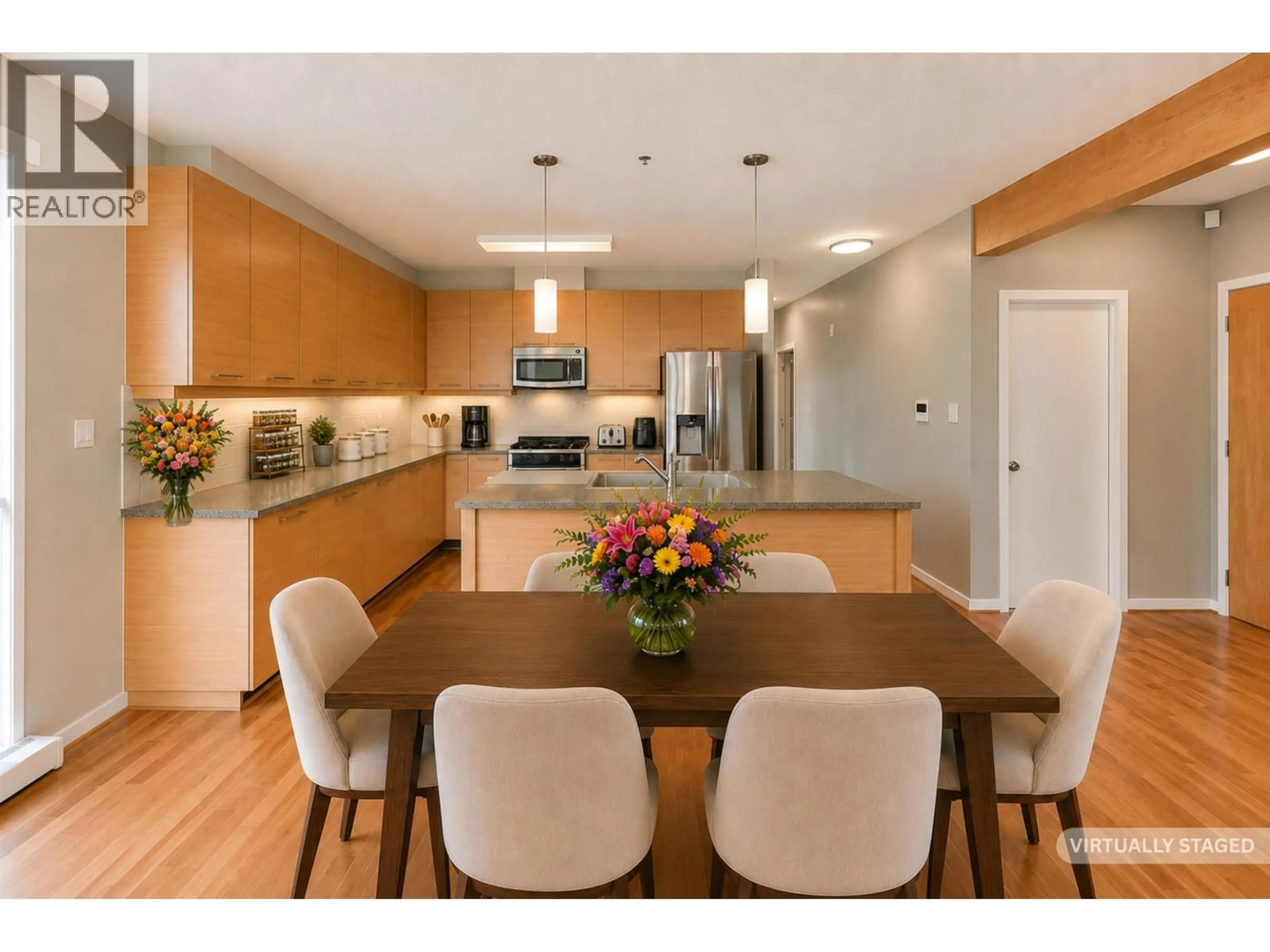 Open concept kitchen, wood/laminate floor for 510 - 530 RAVEN WOODS DRIVE, North Vancouver British Columbia V7G2T5