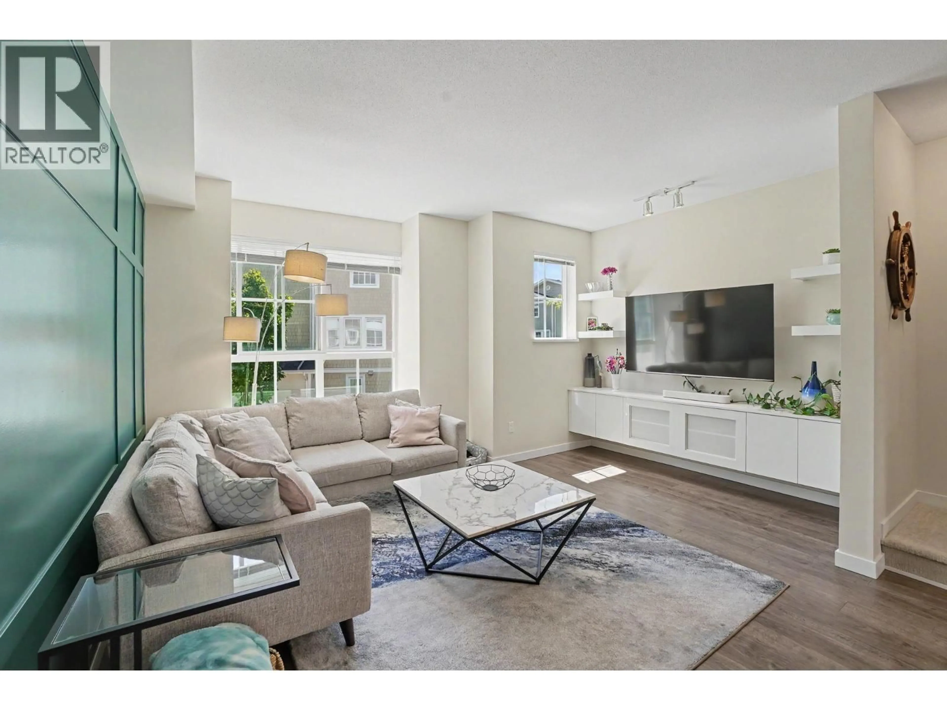 Living room with furniture, unknown for 17 - 5551 ADMIRAL WAY, Delta British Columbia V4K0C9