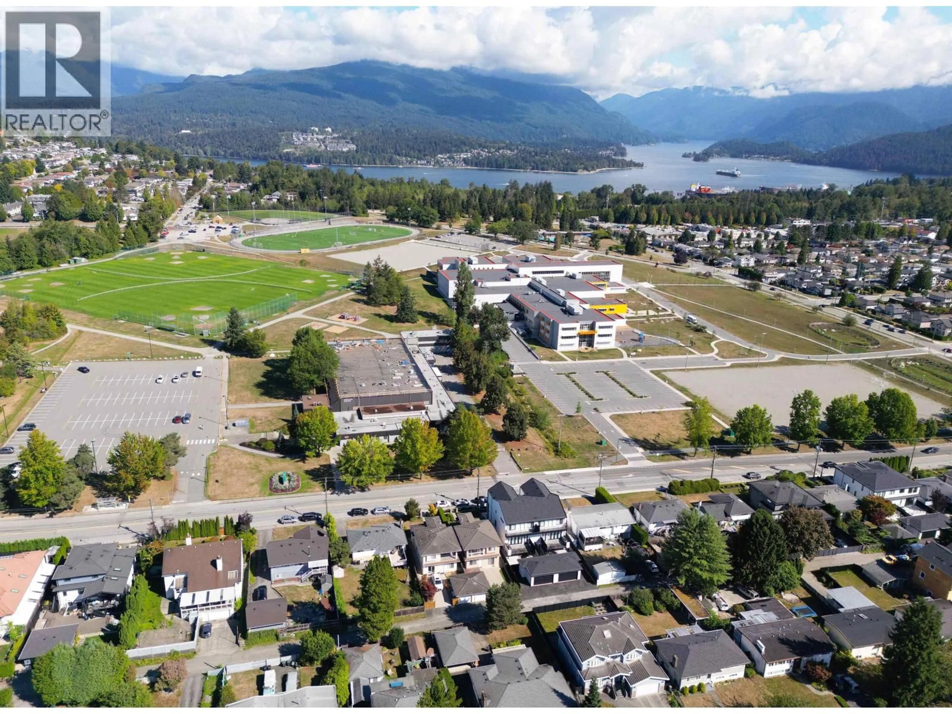A pic from outside/outdoor area/front of a property/back of a property/a pic from drone, mountain view for 6180 CURTIS STREET, Burnaby British Columbia V5B2A5