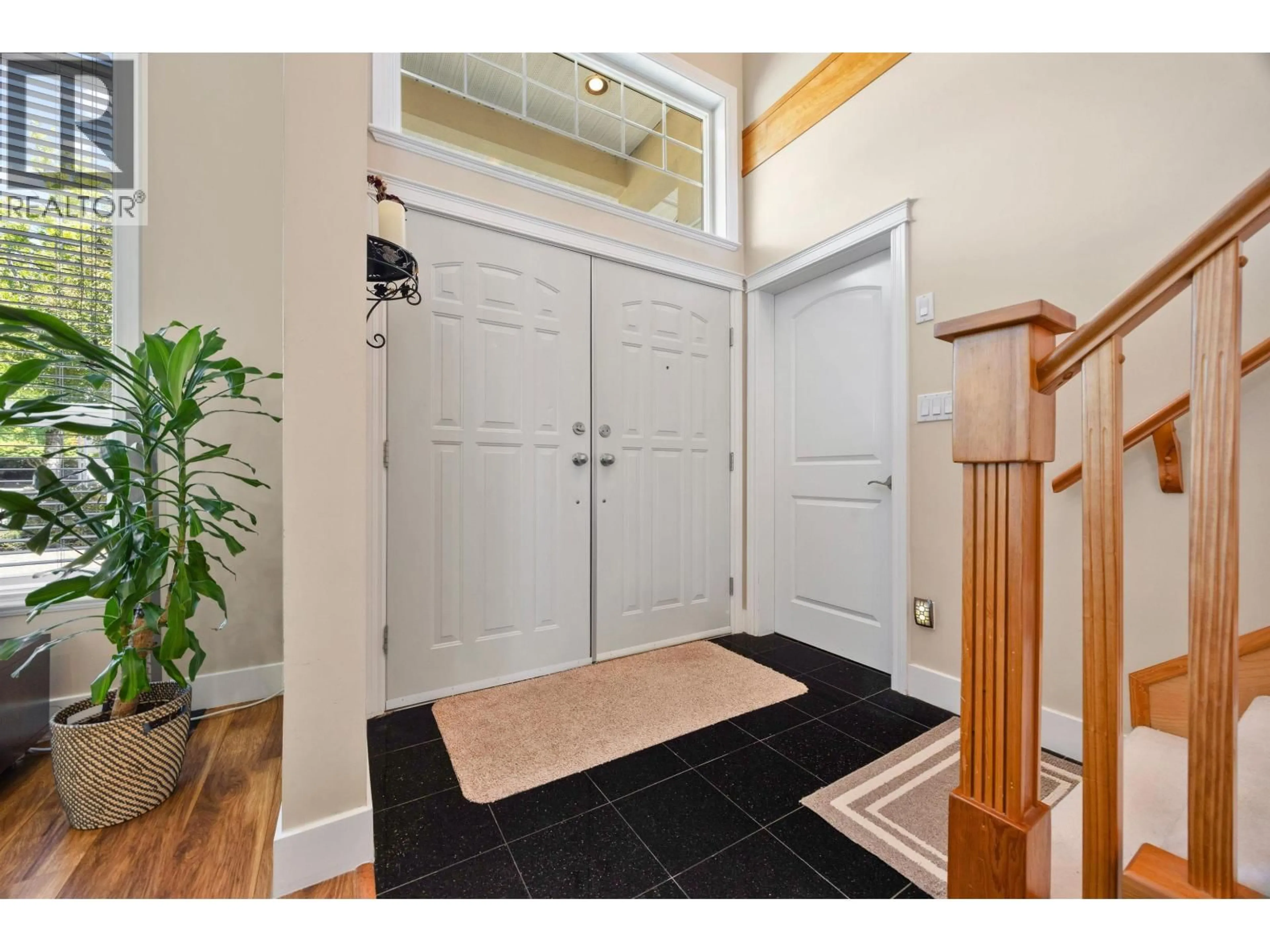 Indoor entryway for 6180 CURTIS STREET, Burnaby British Columbia V5B2A5