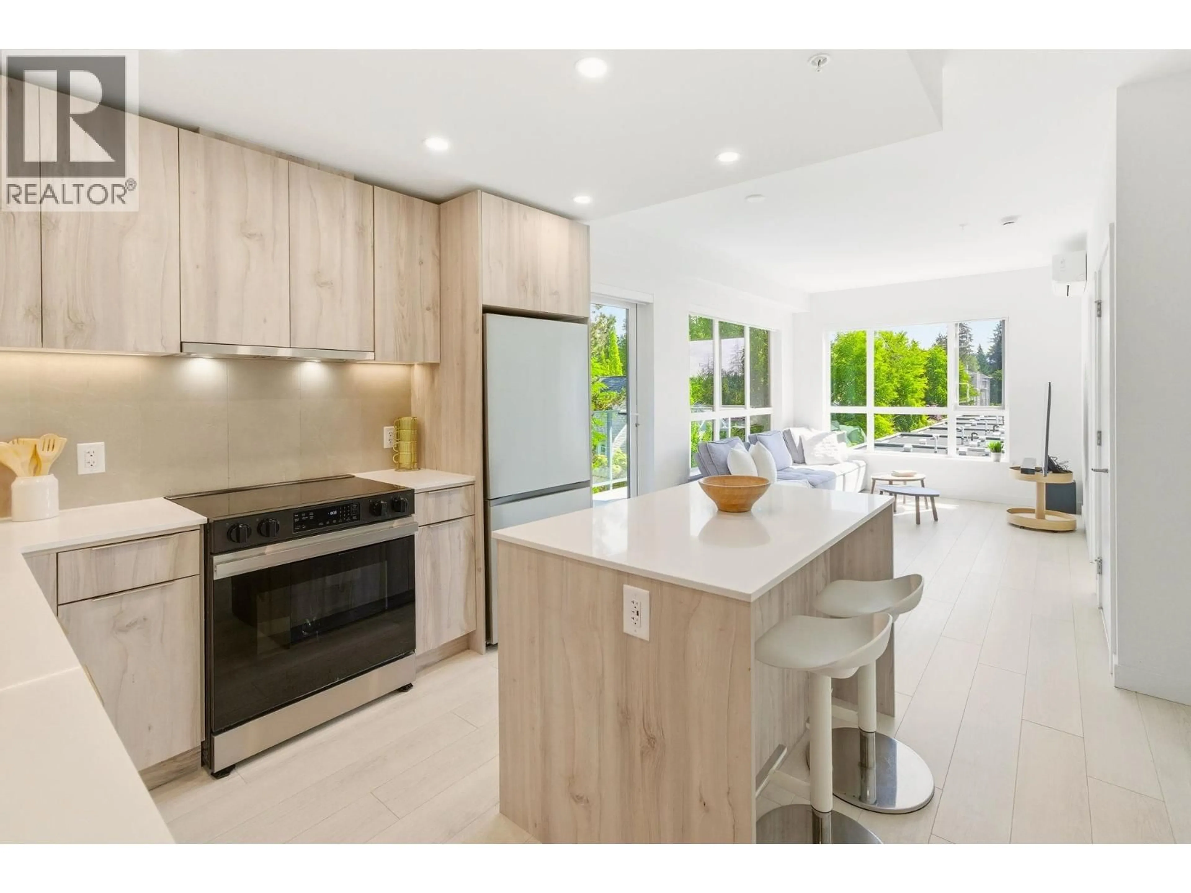 Open concept kitchen, ceramic/tile floor for 513 - 3596 MALSUM DRIVE, North Vancouver British Columbia V7G0B5