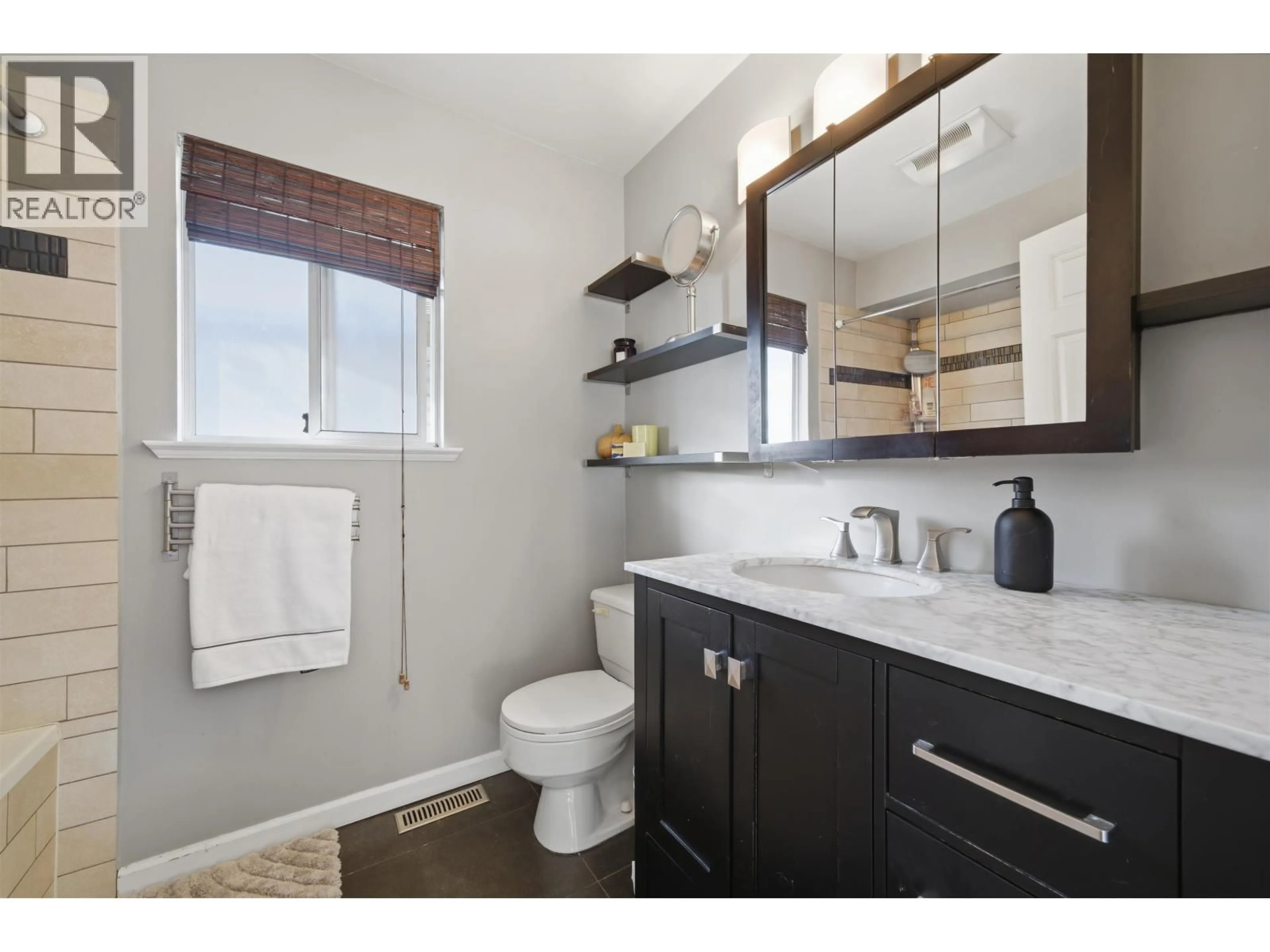 Contemporary bathroom, ceramic/tile floor for 4468 GRAVELEY STREET, Burnaby British Columbia V5C3T8