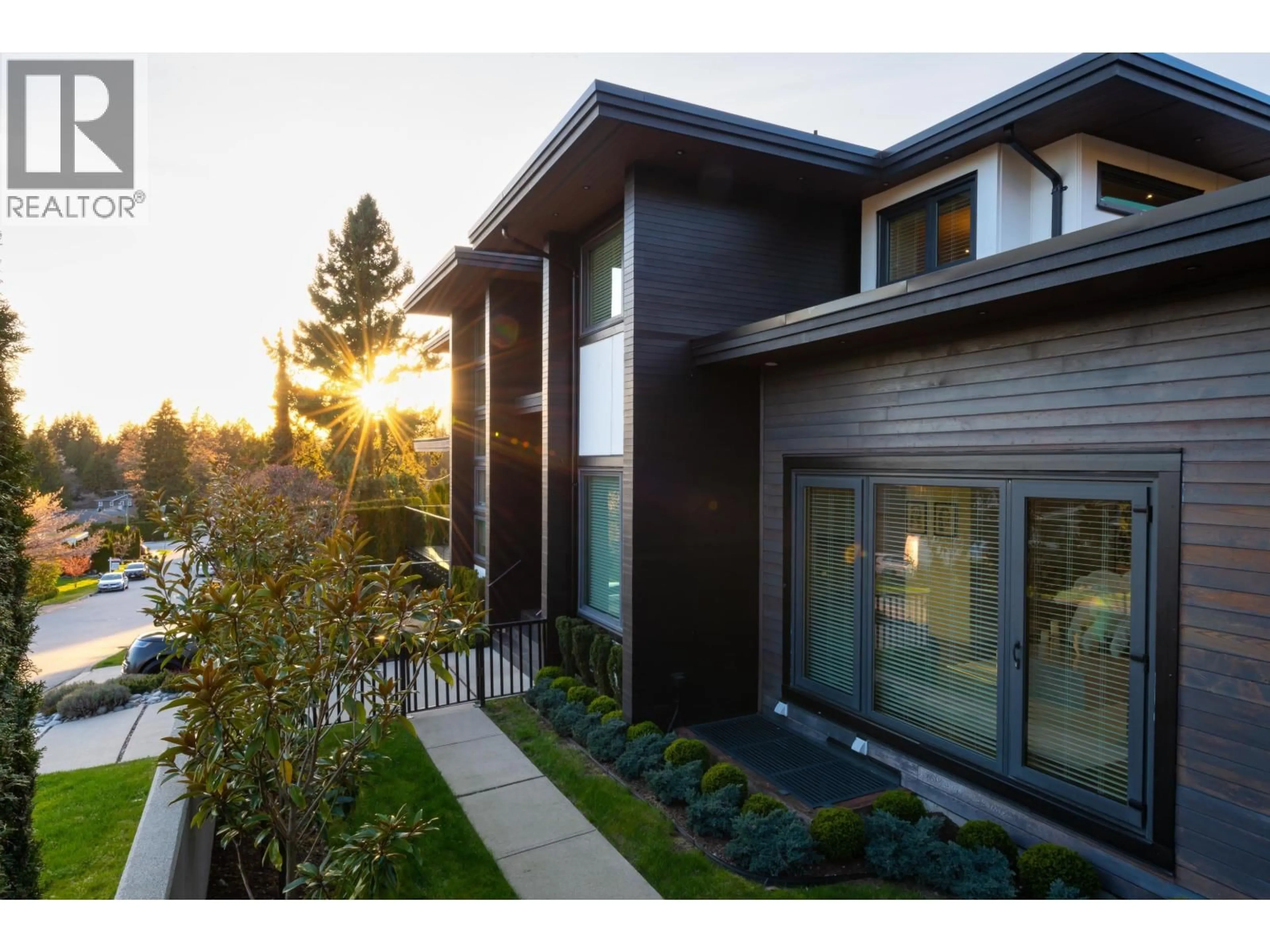 Home with brick exterior material, street for 908 BEACONSFIELD ROAD, North Vancouver British Columbia V7R1S8