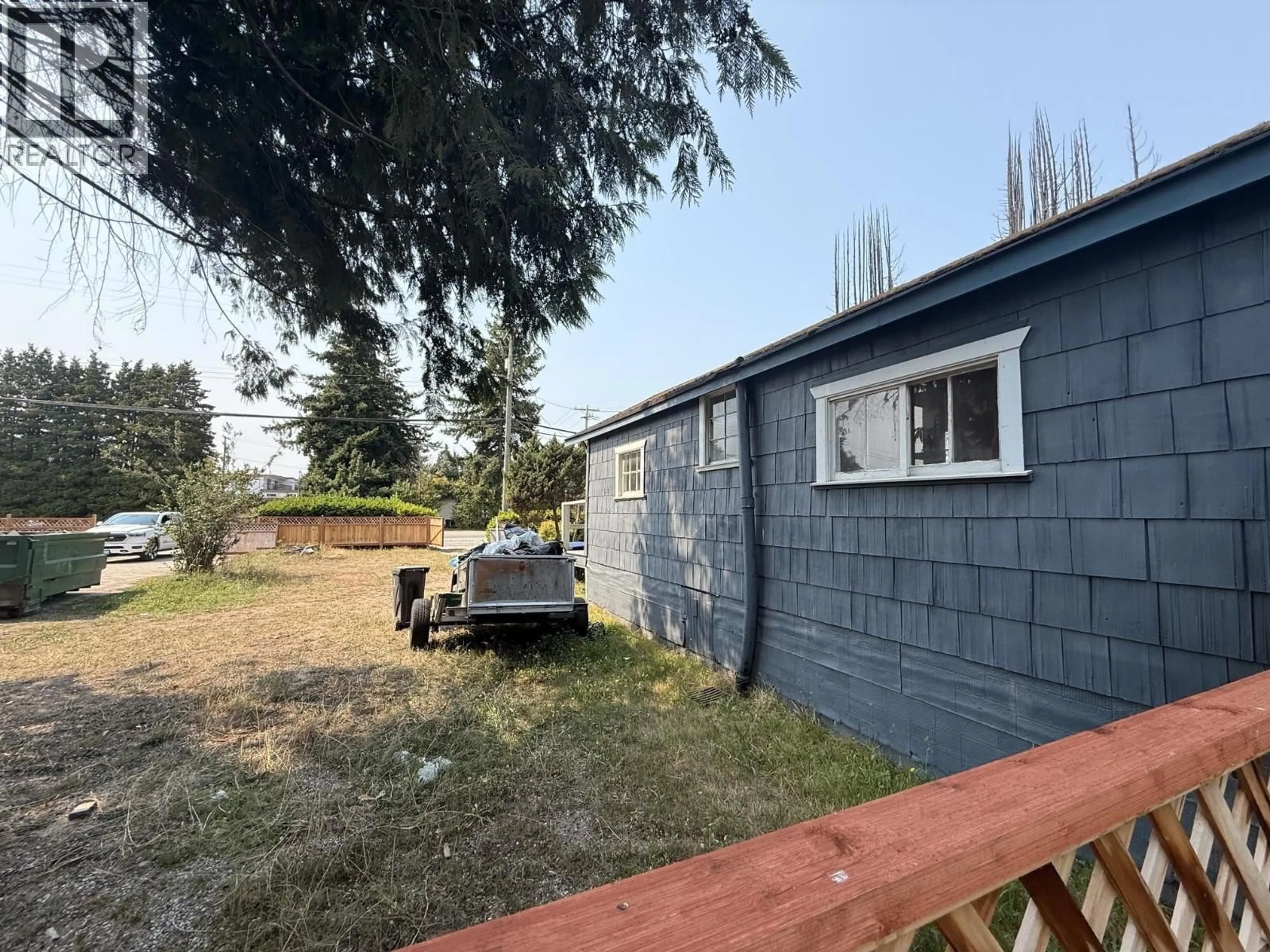 A pic from outside/outdoor area/front of a property/back of a property/a pic from drone, unknown for 5694 WHARF AVENUE, Sechelt British Columbia V0N3A0
