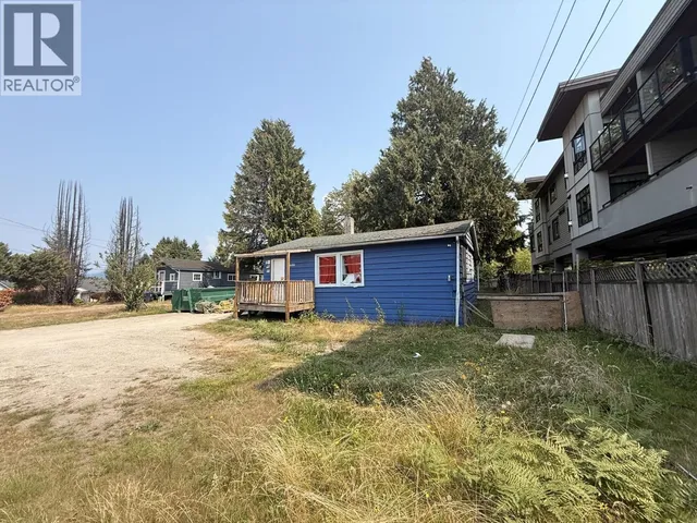 5686 WHARF AVENUE, Sechelt 2