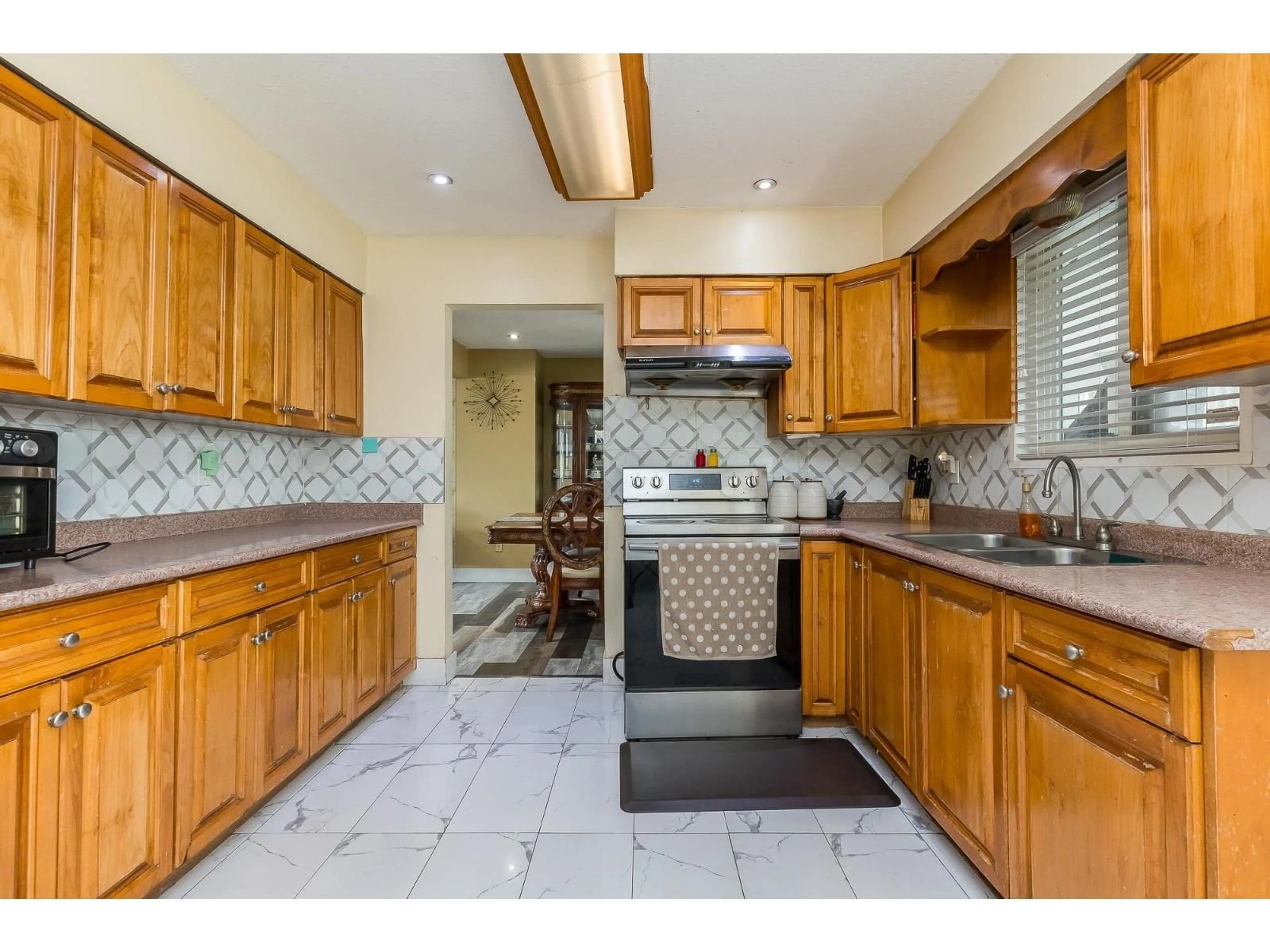 Unknown for 32698 PANDORA AVENUE, Abbotsford British Columbia V2T3X1